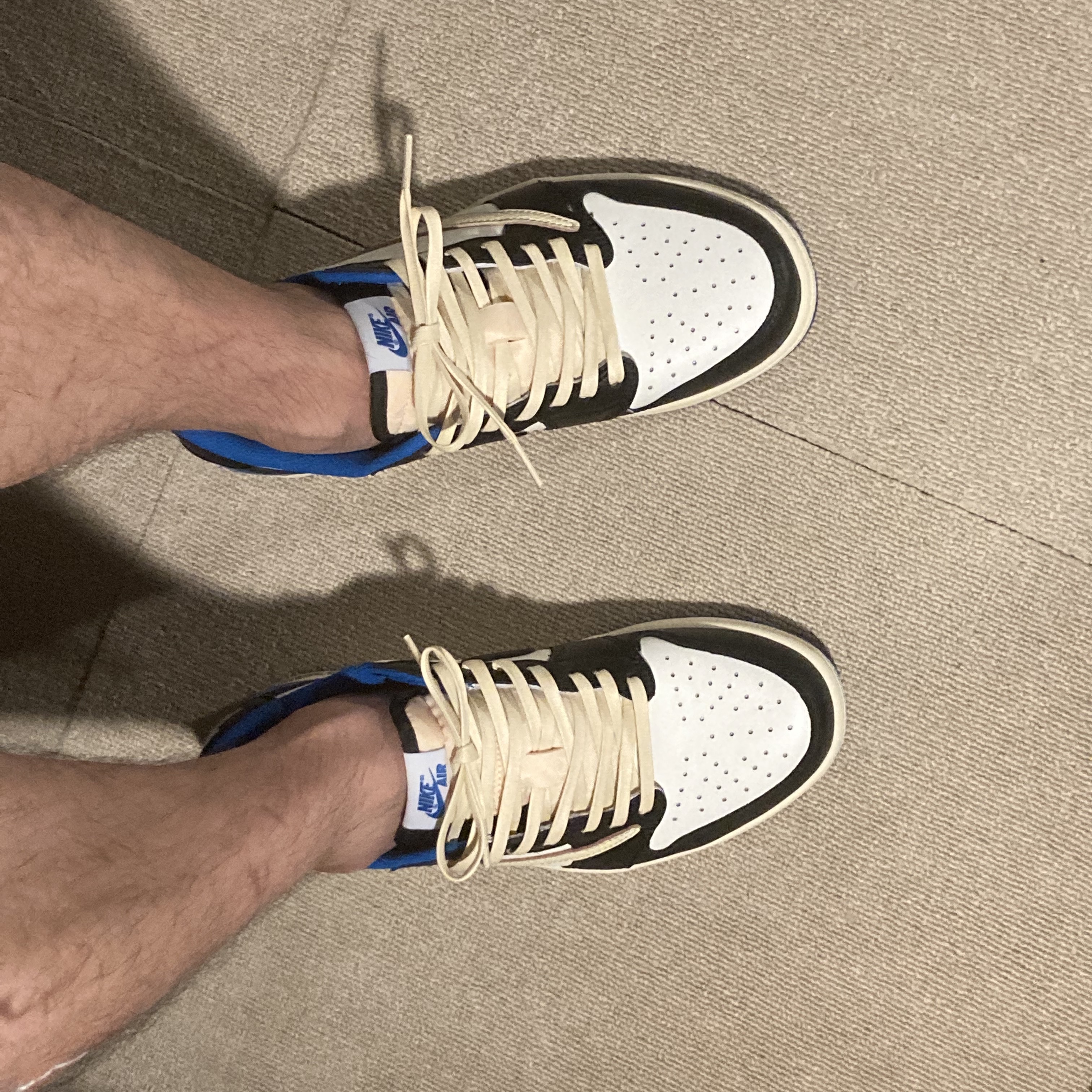 Jordan 1 x Travis Scott x Fragment Retro Low OG SP Military Blue 착용 스타일 - 3