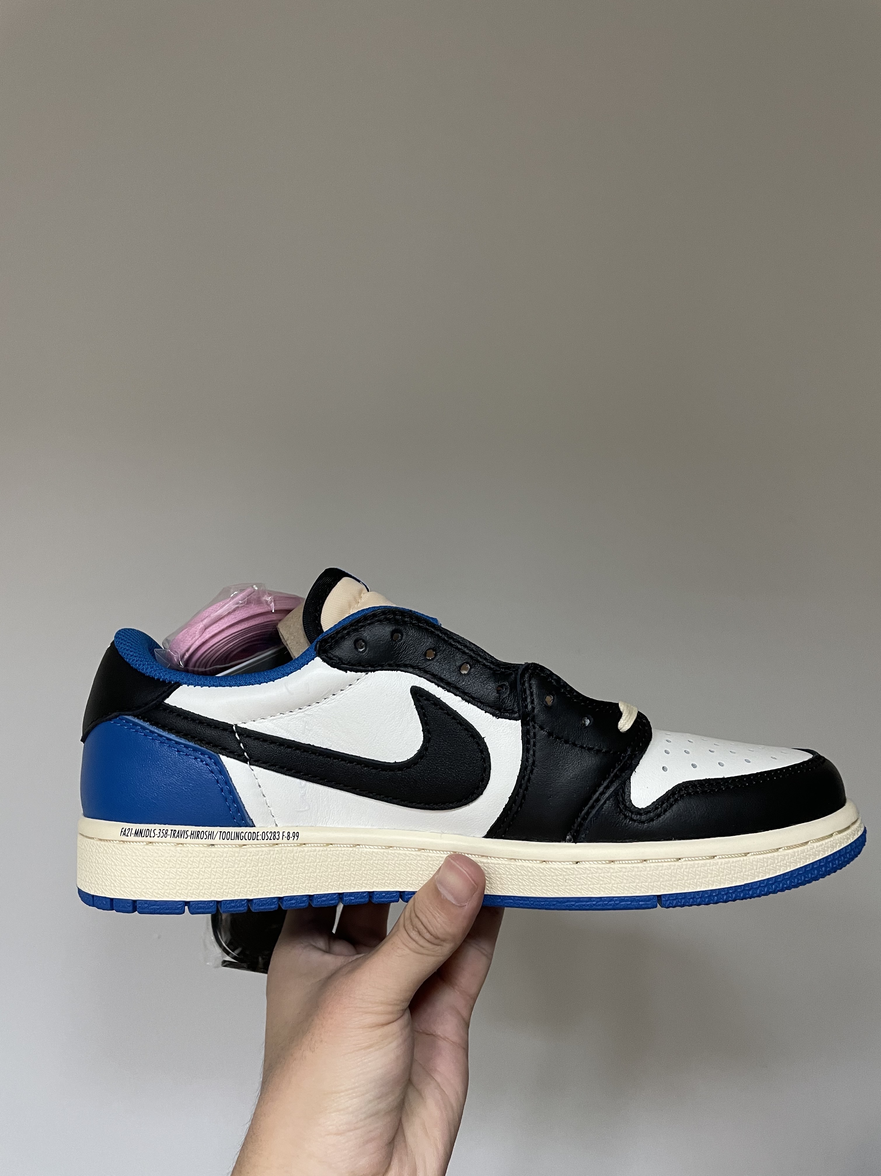 Jordan 1 x Travis Scott x Fragment Retro Low OG SP Military Blue 착용 스타일 - 3