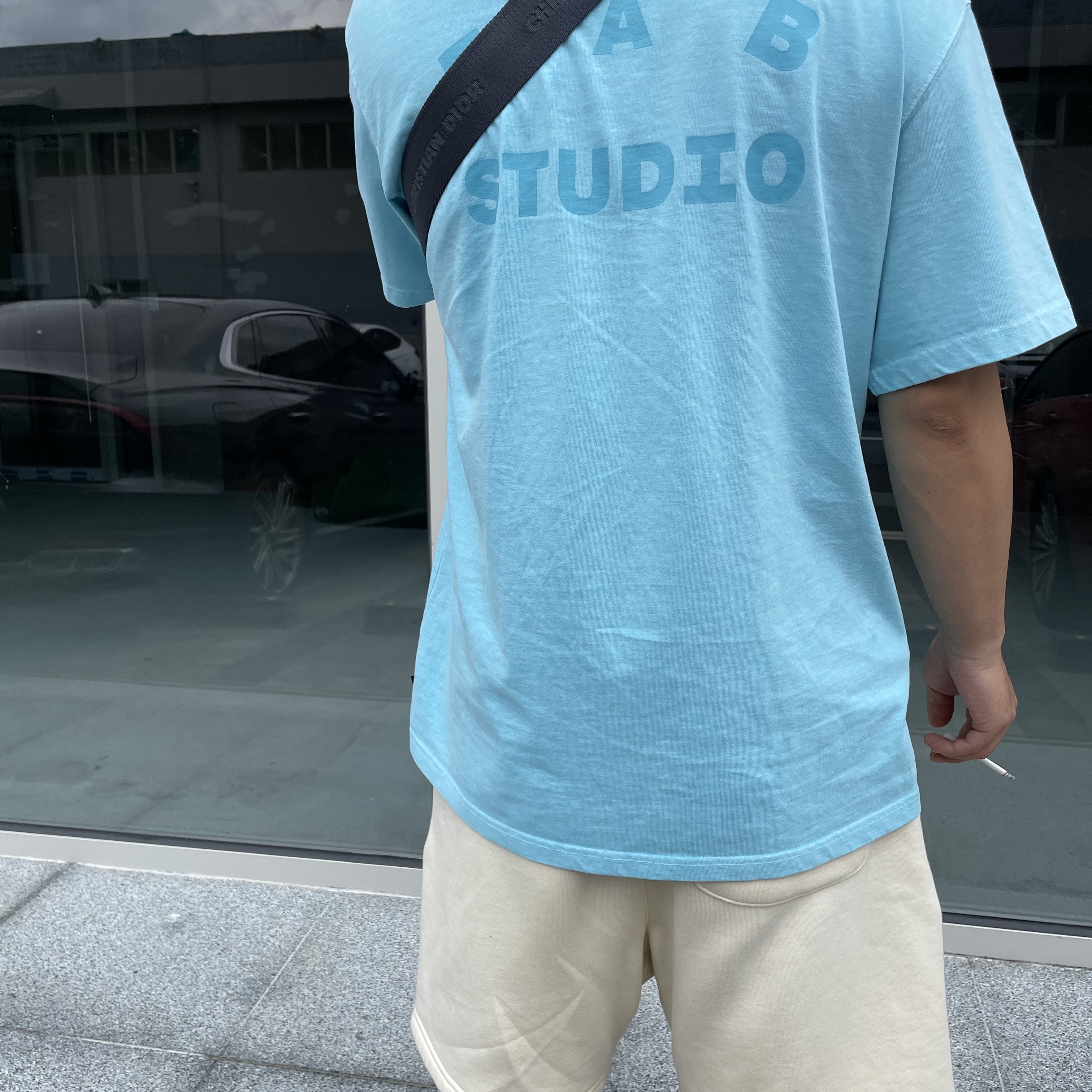 IAB Studio Pigment T-Shirt Cyan, Essentials Sweatshorts Cream - 21SS 착용 스타일