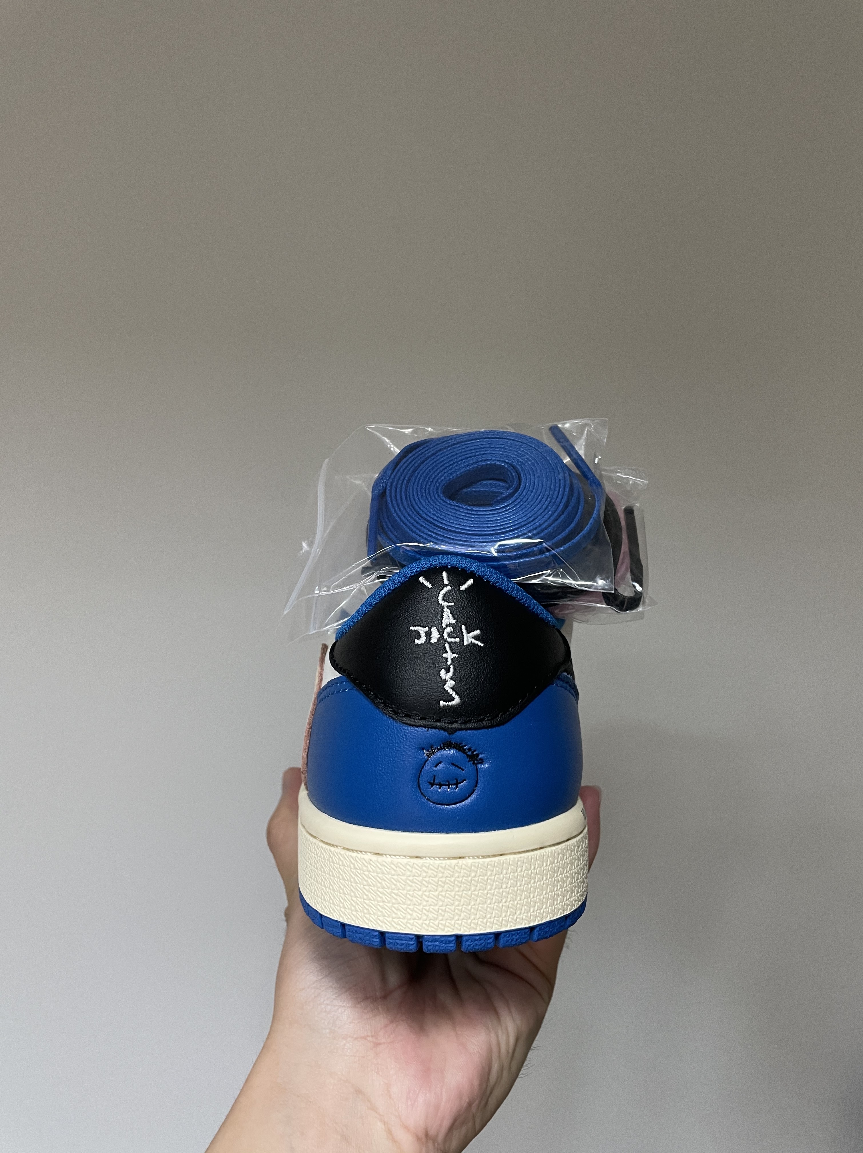 Jordan 1 x Travis Scott x Fragment Retro Low OG SP Military Blue 착용 스타일 - 5