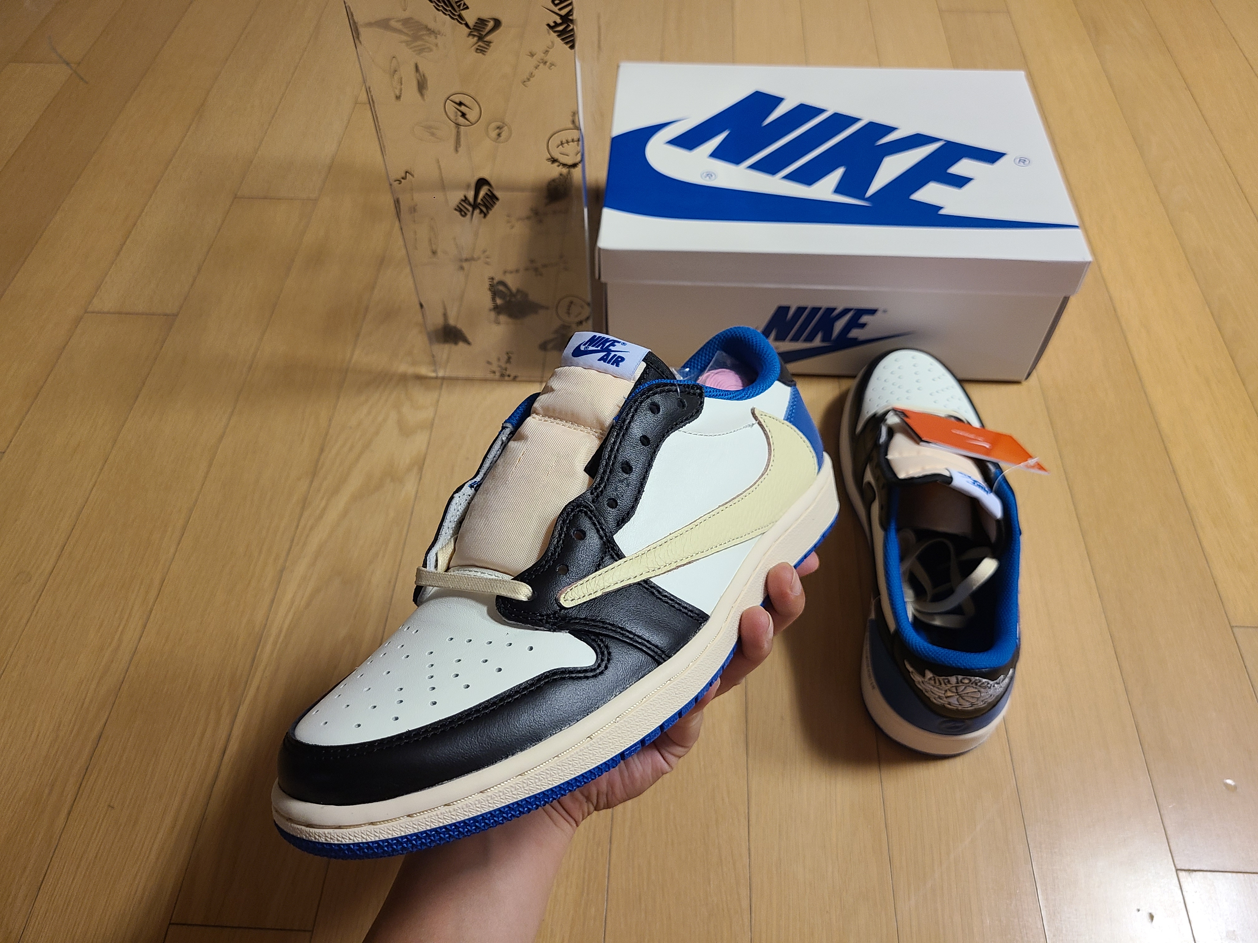 Jordan 1 x Travis Scott x Fragment Retro Low OG SP Military Blue 착용 스타일 - 2