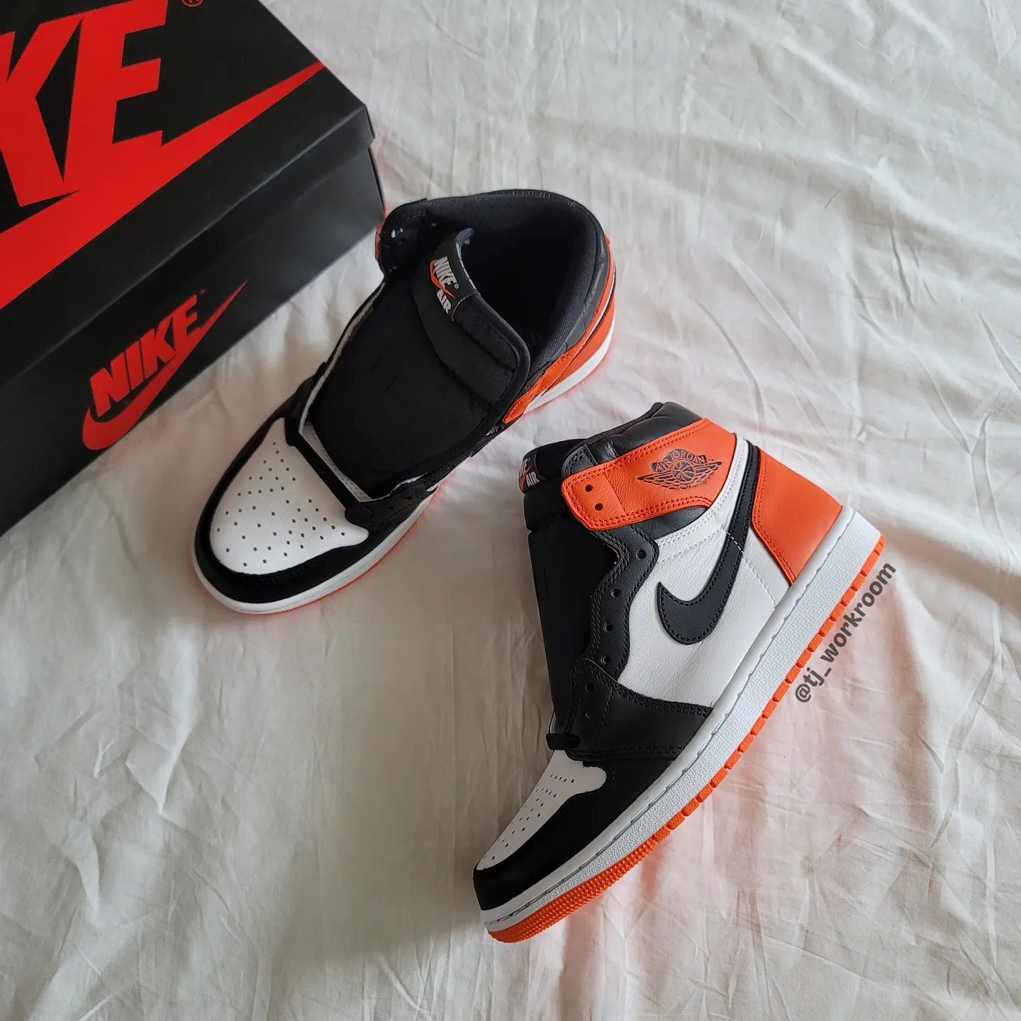 Jordan 1 Retro High OG Electro Orange 착용 스타일 - 2