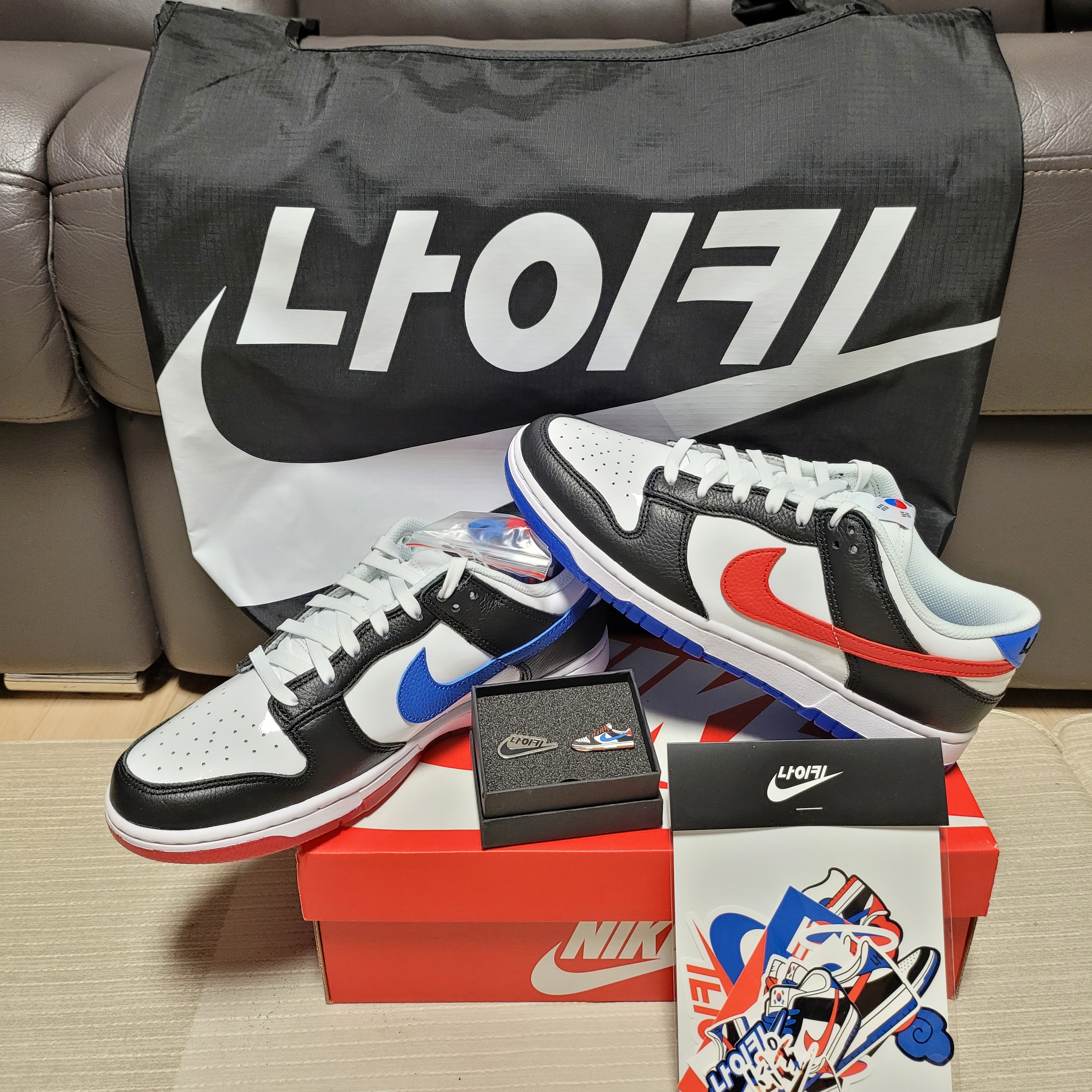 Nike Dunk Low SE Seoul (With Special Gift) 착용 스타일 - 1