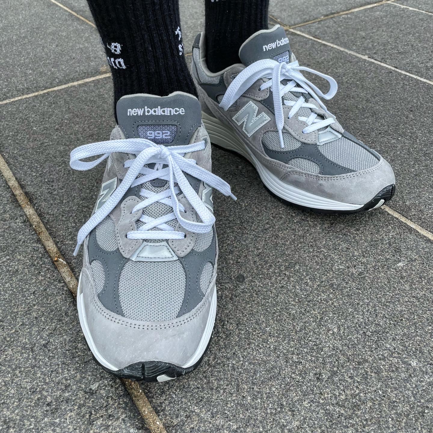 New Balance 992 Made in USA Grey - D Standard, Essentials Short Sleeve Boxy Polo Dark Slate/Stretch Limo/Black - 20SS 착용 스타일 - 4