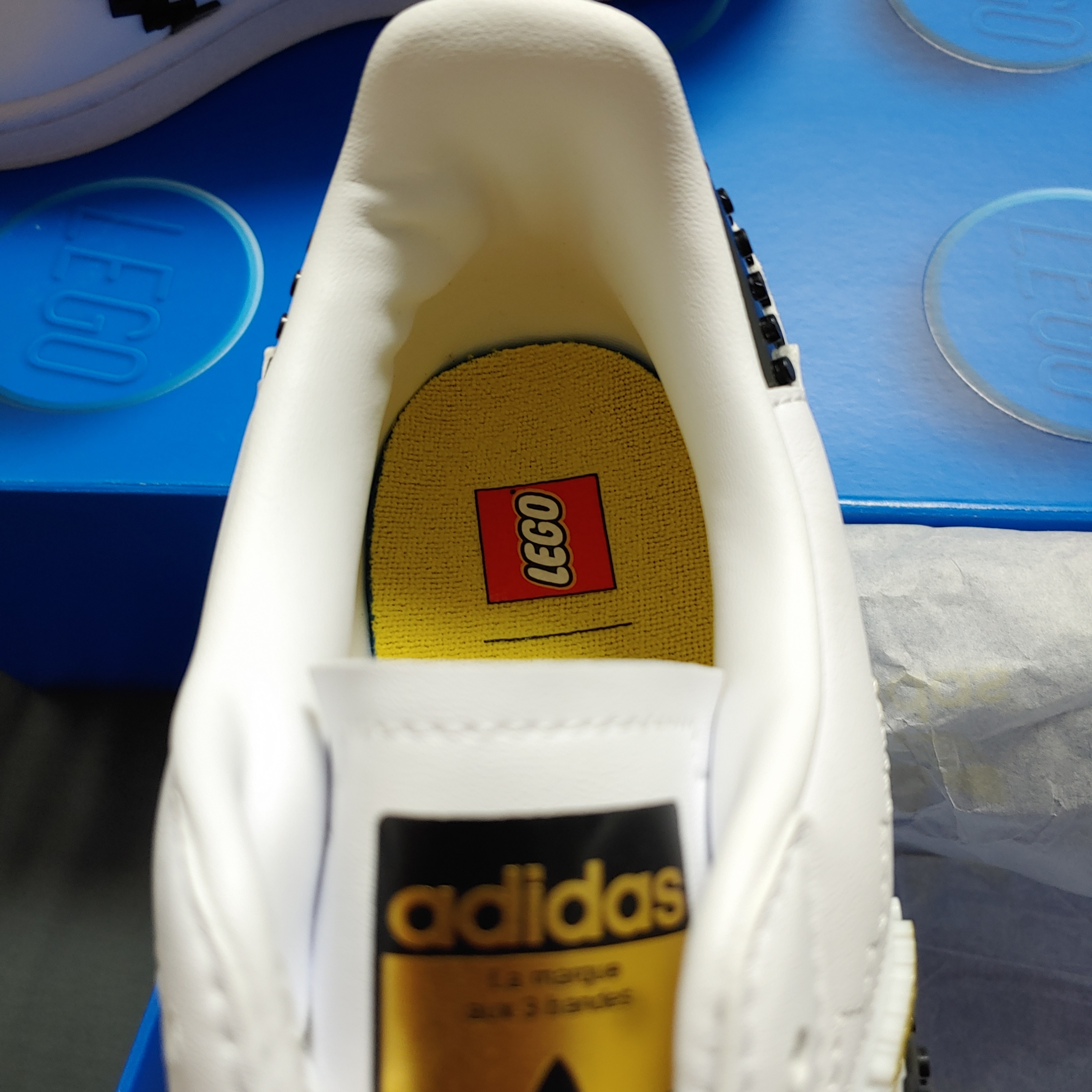 Adidas x Lego Superstar White Black 착용 스타일 - 4