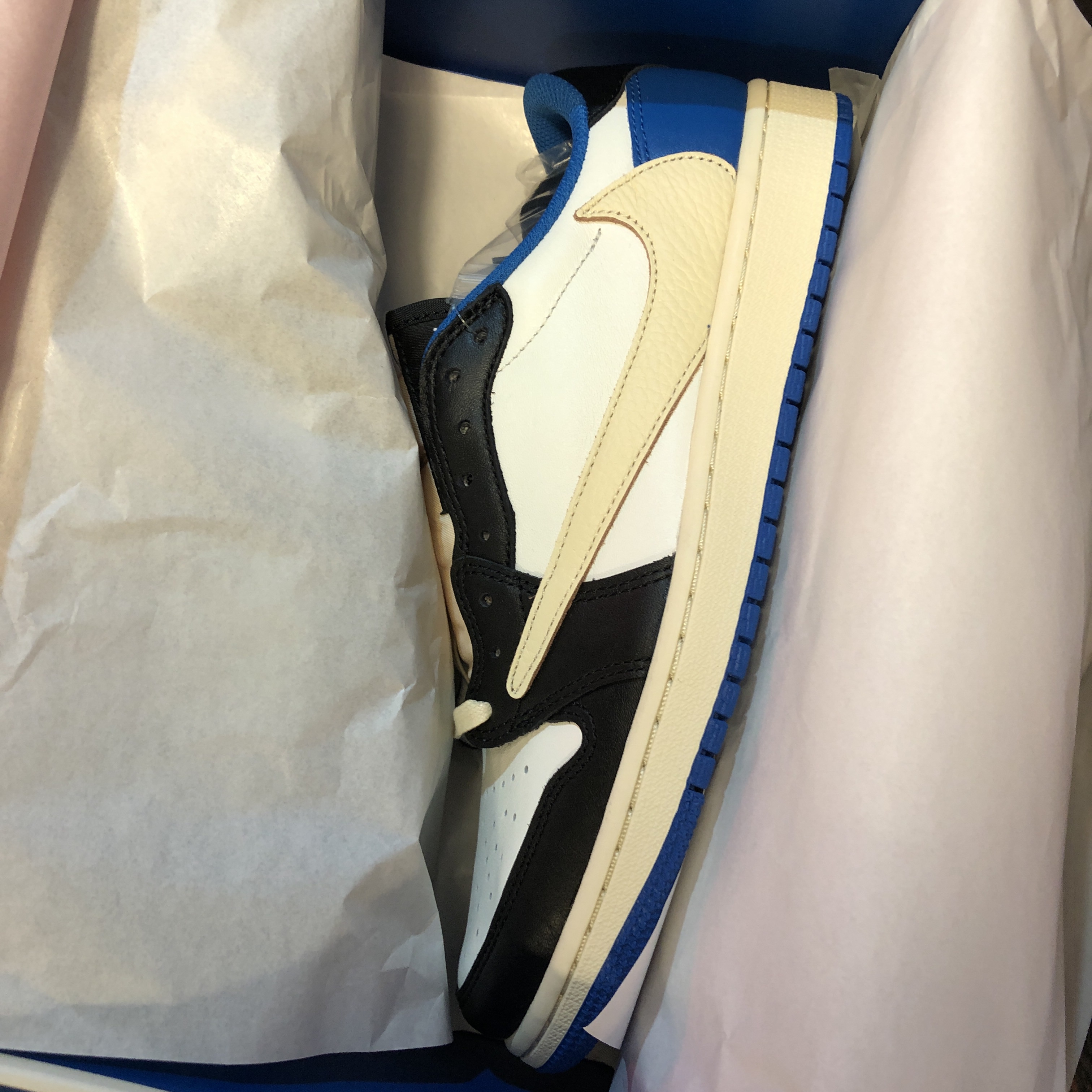 Jordan 1 x Travis Scott x Fragment Retro Low OG SP Military Blue 착용 스타일 - 3