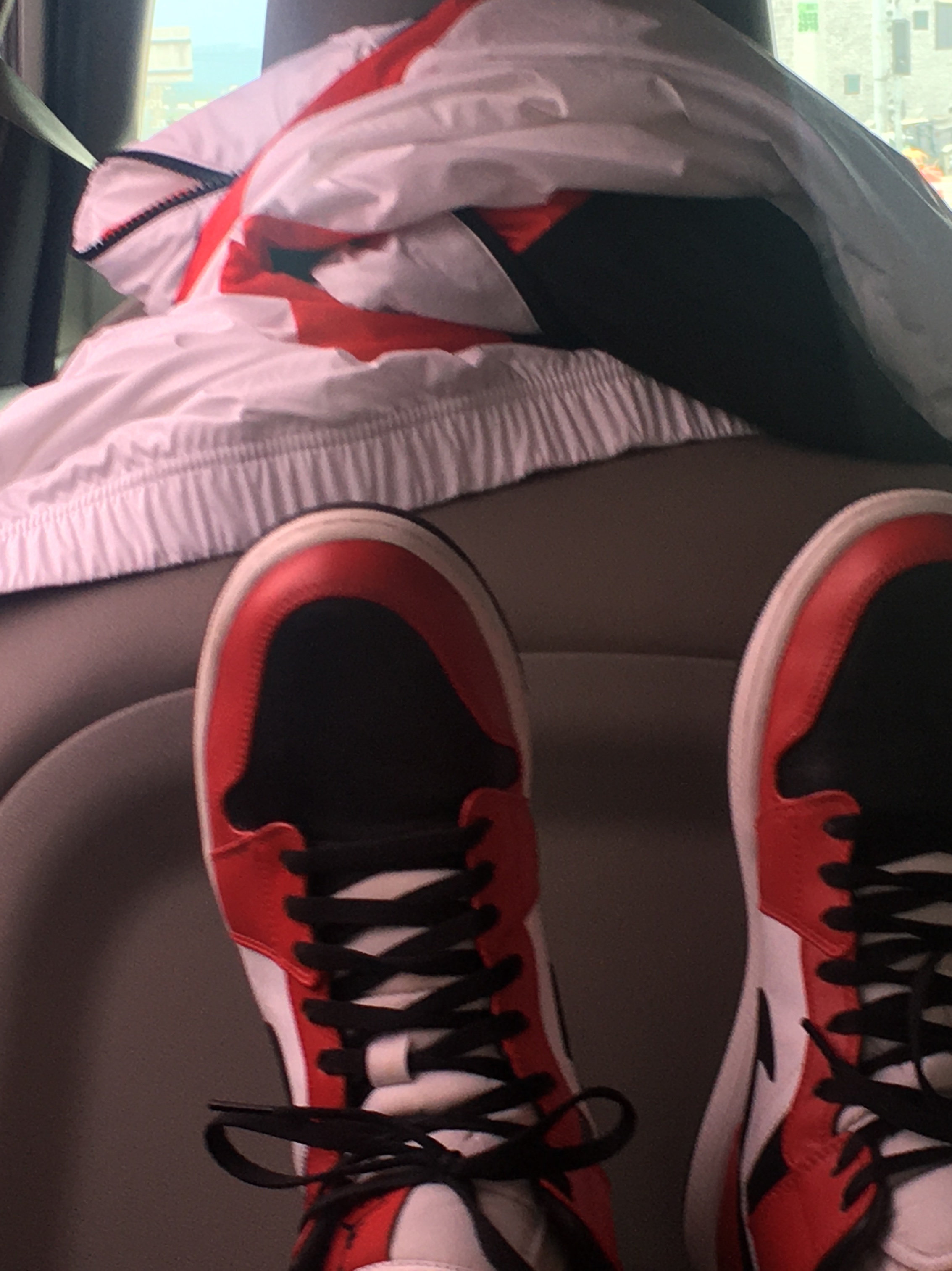 Jordan 1 Mid Chicago Black Toe 착용 스타일 - 2