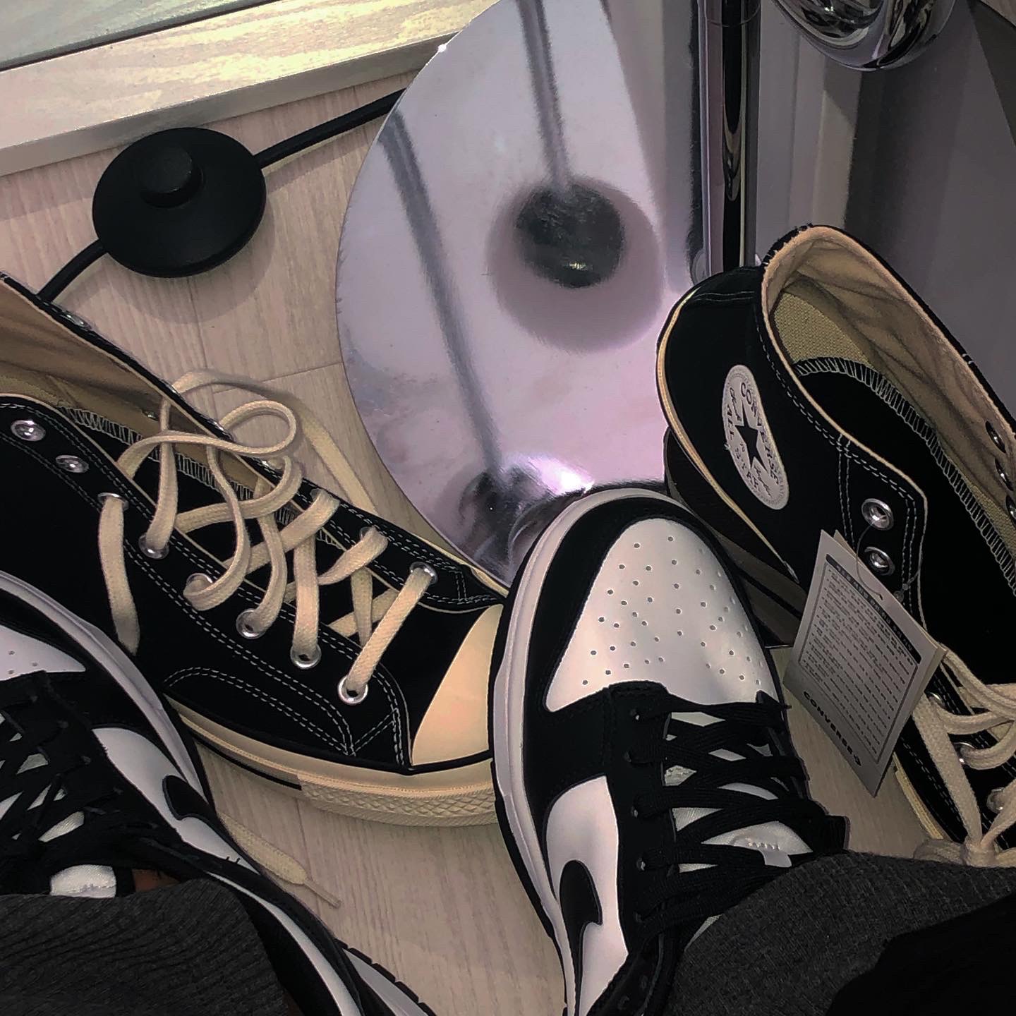 Nike Dunk Low Retro Black, Converse Chuck 70 Hi Black 착용 스타일 - 2