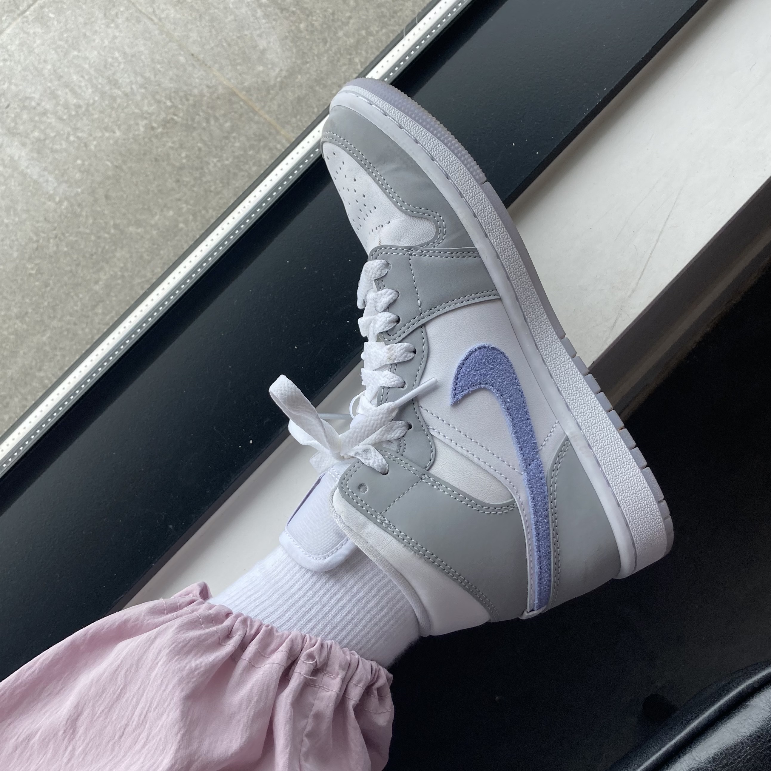 (W) Jordan 1 Mid Wolf Grey 착용 스타일 - 2
