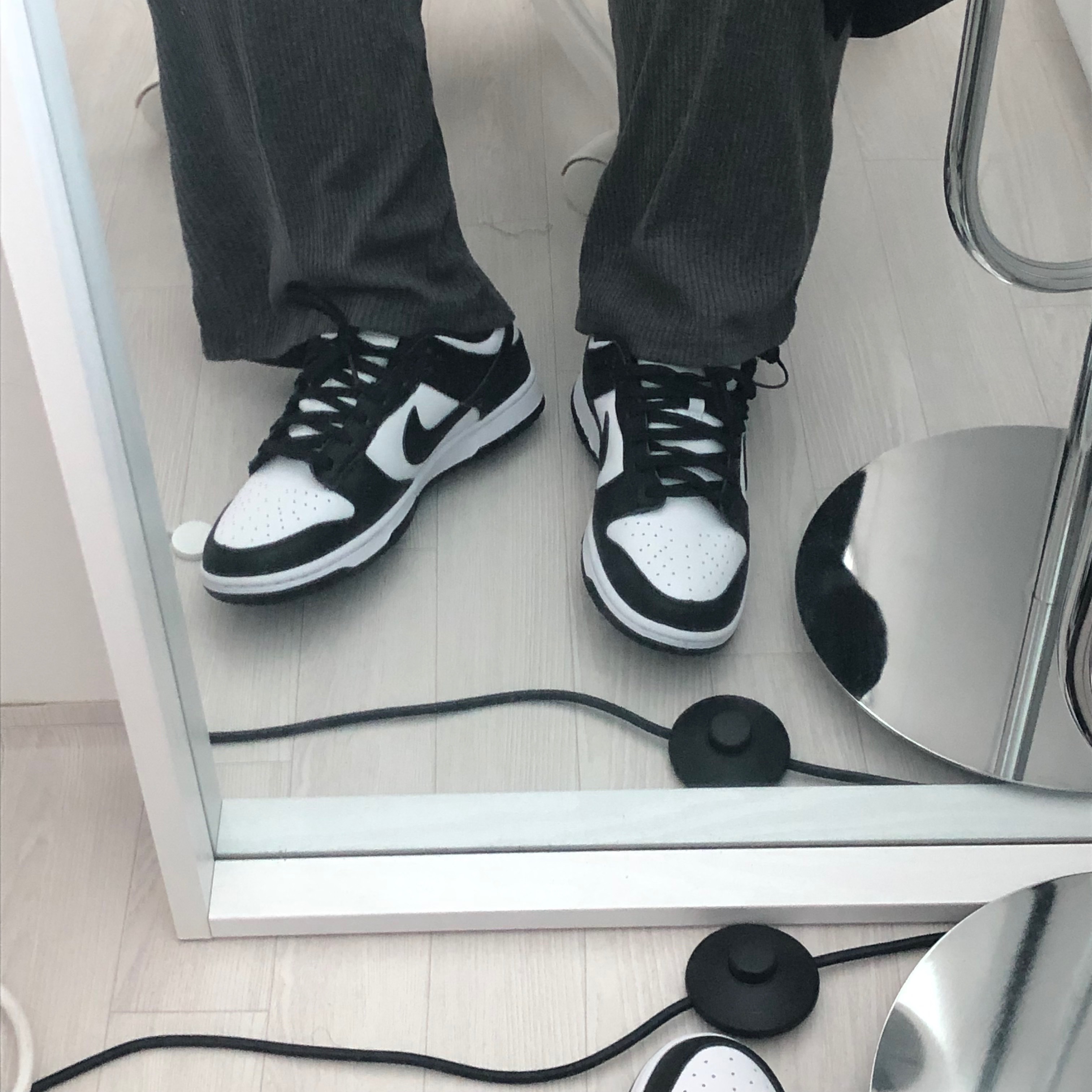Nike Dunk Low Retro Black, Converse Chuck 70 Hi Black 착용 스타일 - 3