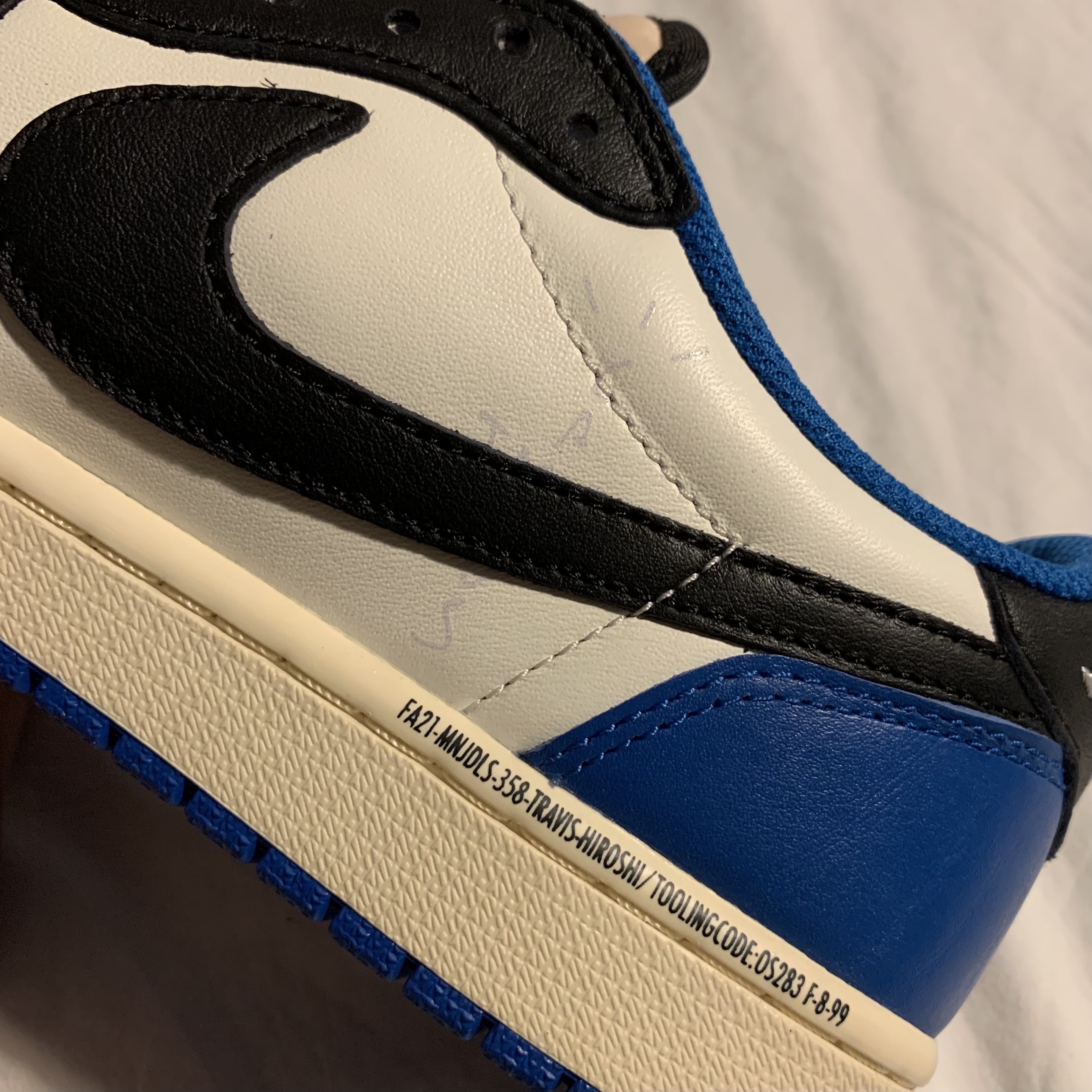 Jordan 1 x Travis Scott x Fragment Retro Low OG SP Military Blue 착용 스타일 - 4