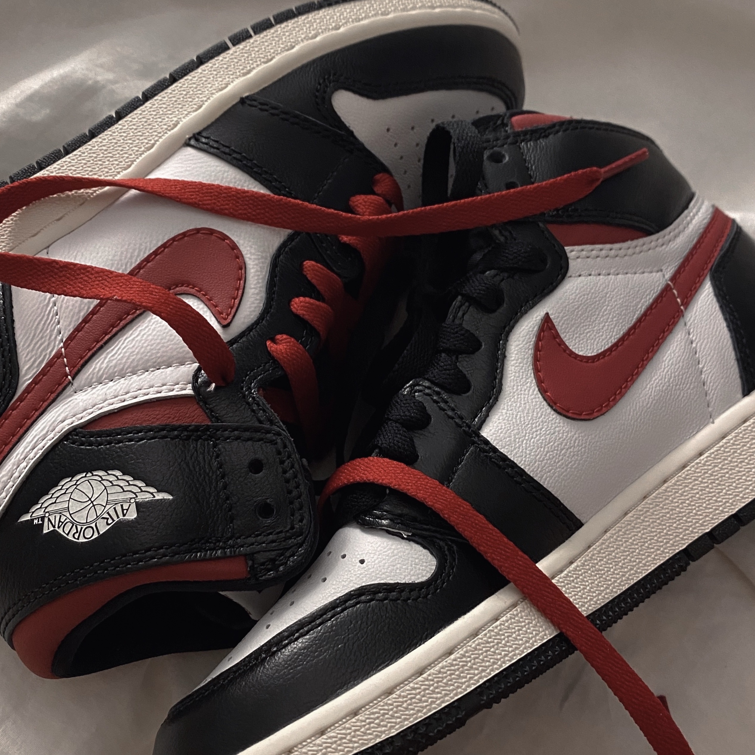 Jordan 1 Retro High OG Gym Red, (GS) Jordan 1 Retro High OG Gym Red 착용 스타일 - 2