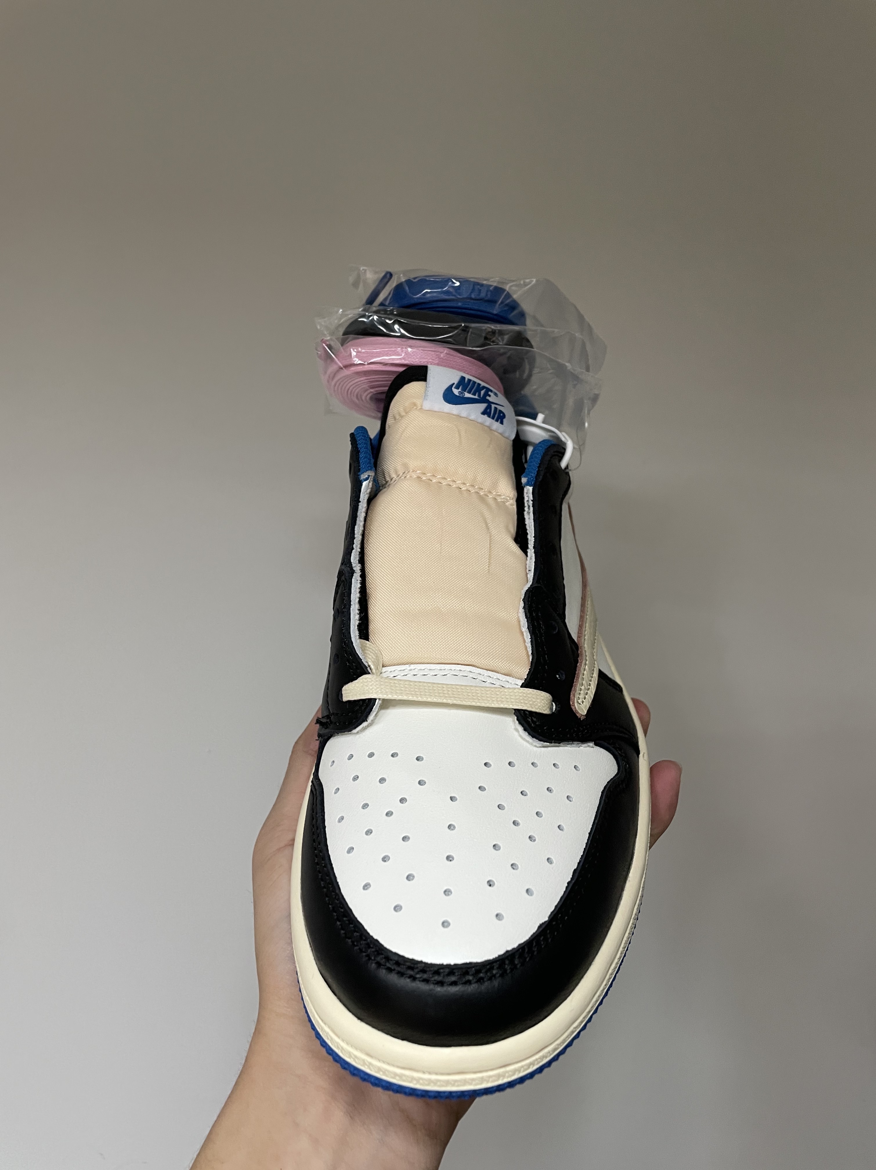 Jordan 1 x Travis Scott x Fragment Retro Low OG SP Military Blue 착용 스타일 - 4