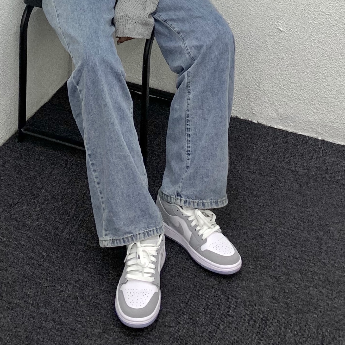(W) Jordan 1 Low White Wolf Grey 착용 스타일 - 2