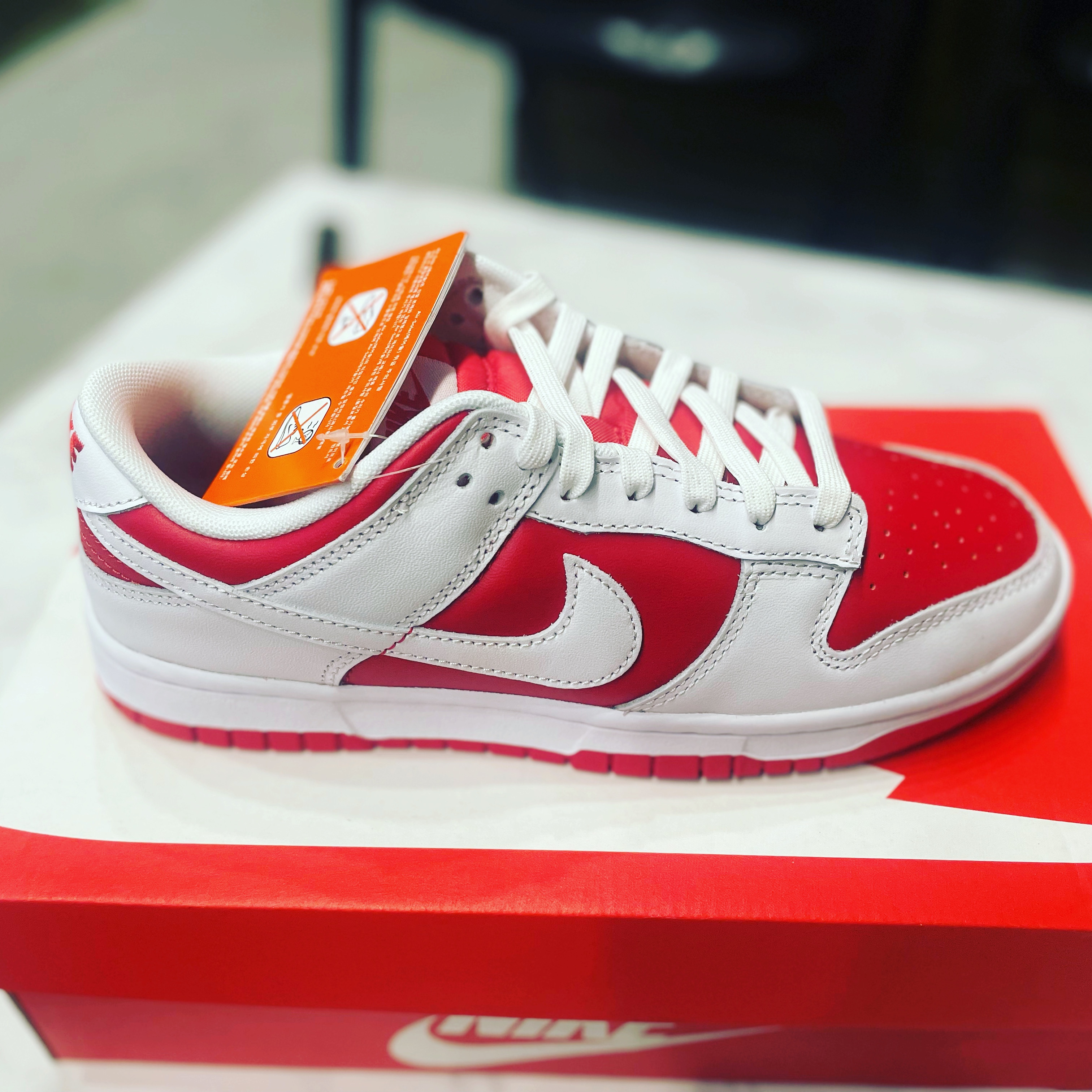 Nike Dunk Low Retro Championship Red 착용 스타일