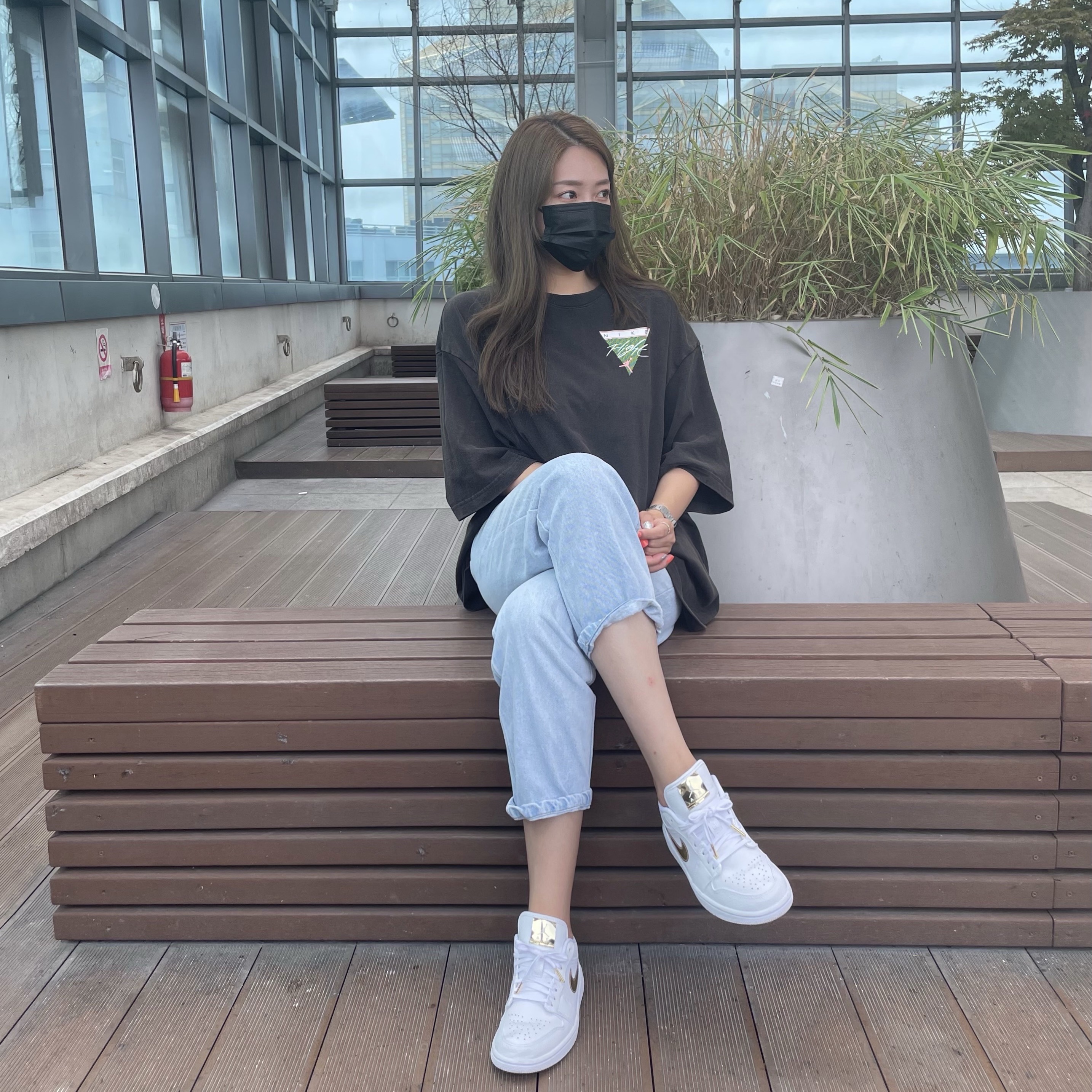 (W) Jordan 1 Low SE White Metallic Gold 착용 스타일