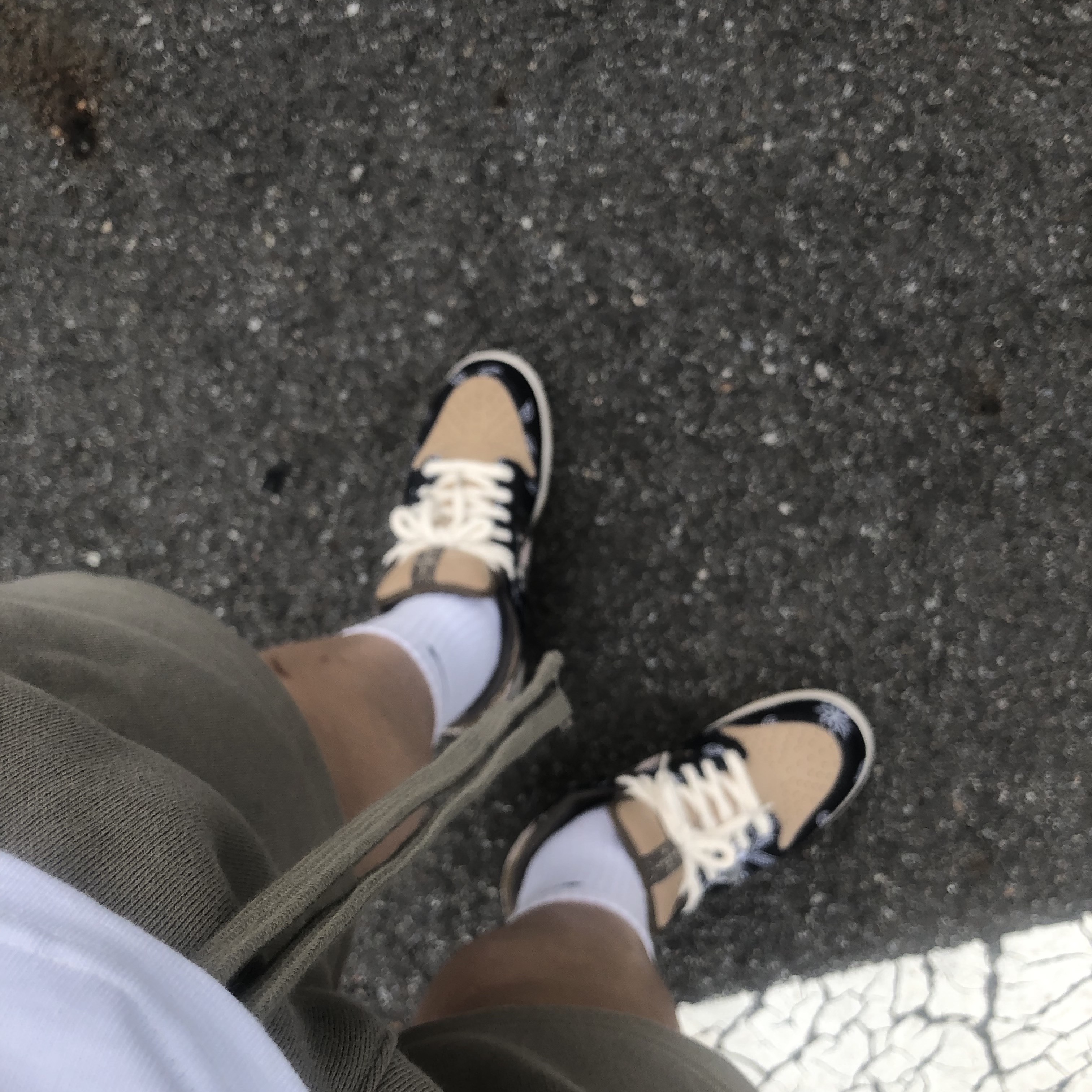 Essentials Sweatshorts Moss - 21SS, Stussy Basic Stussy T-Shirt White 2021 착용 스타일 - 1