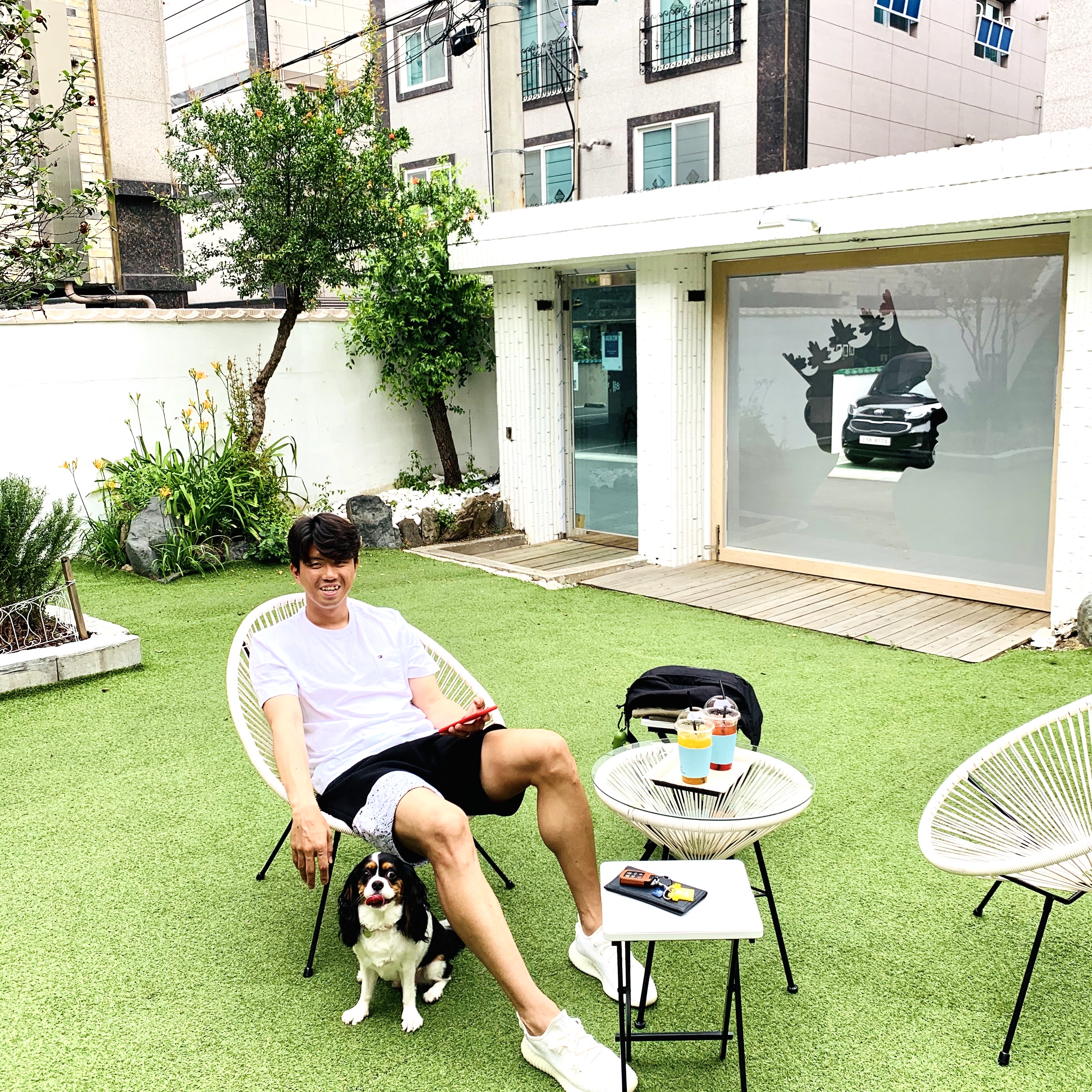 Adidas Yeezy Boost 350 V2 Cream/Triple White, Adidas Yeezy Boost 350 V2 Semi Frozen Yellow 착용 스타일 - 2