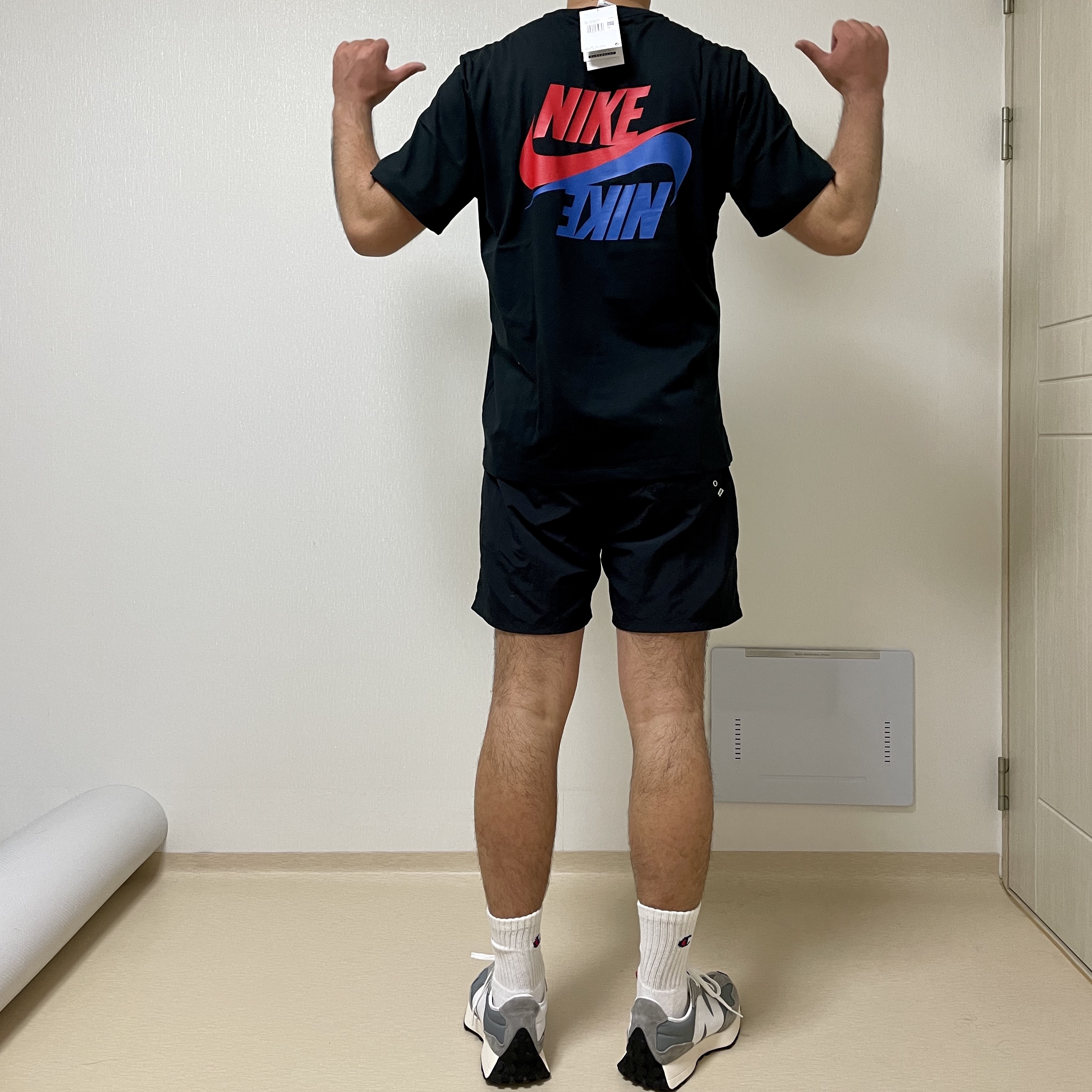 New Balance 327 Grey, Nike Hangul T-Shirt Black 착용 스타일 - 2