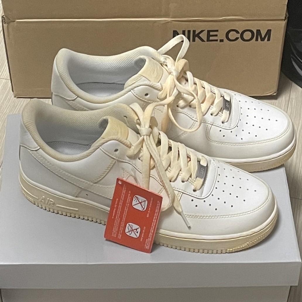 Nike Air Force 1 '07 Low White, Nike Air Force 1 '07 LV8 Timeless Classic 착용 스타일