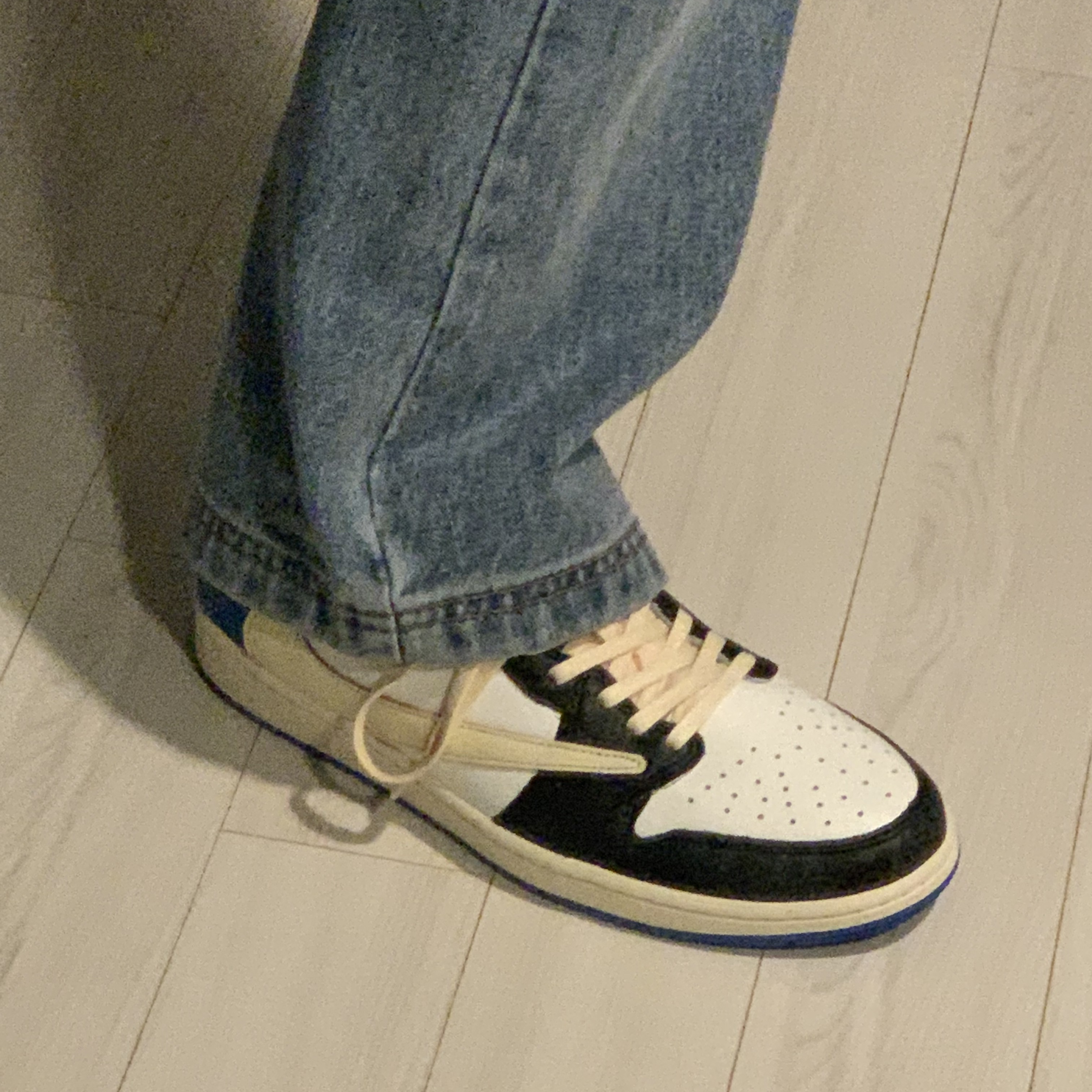 Jordan 1 x Travis Scott x Fragment Retro Low OG SP Military Blue 착용 스타일 - 5