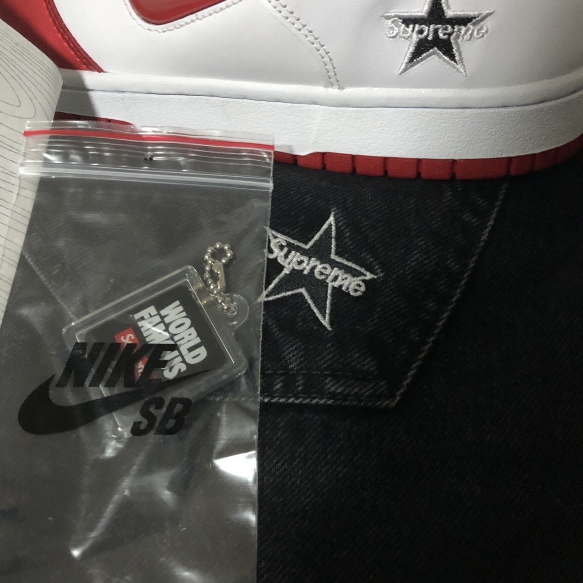 Nike x Supreme SB Dunk Low Jewel Swoosh Red 착용 스타일