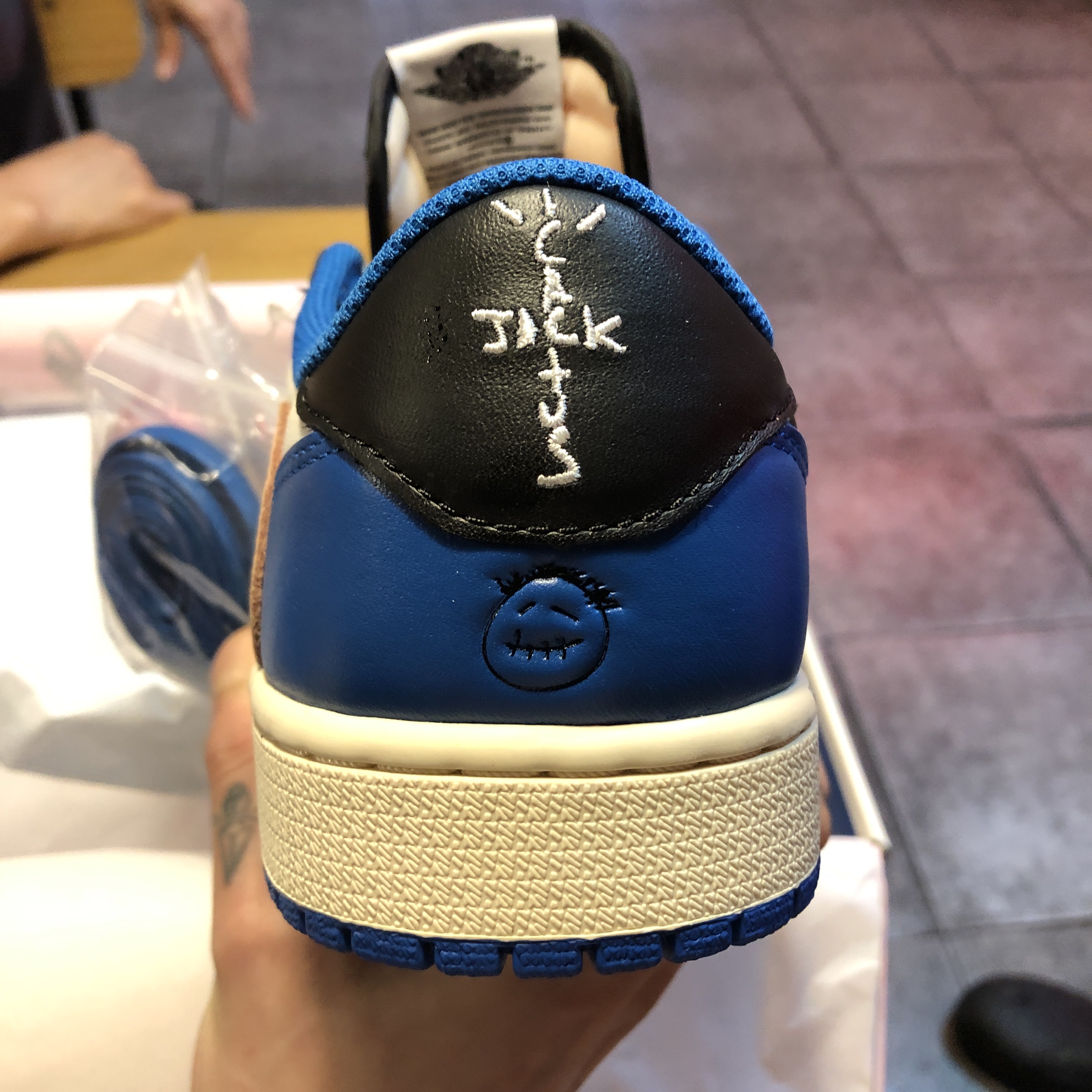 Jordan 1 x Travis Scott x Fragment Retro Low OG SP Military Blue 착용 스타일 - 2