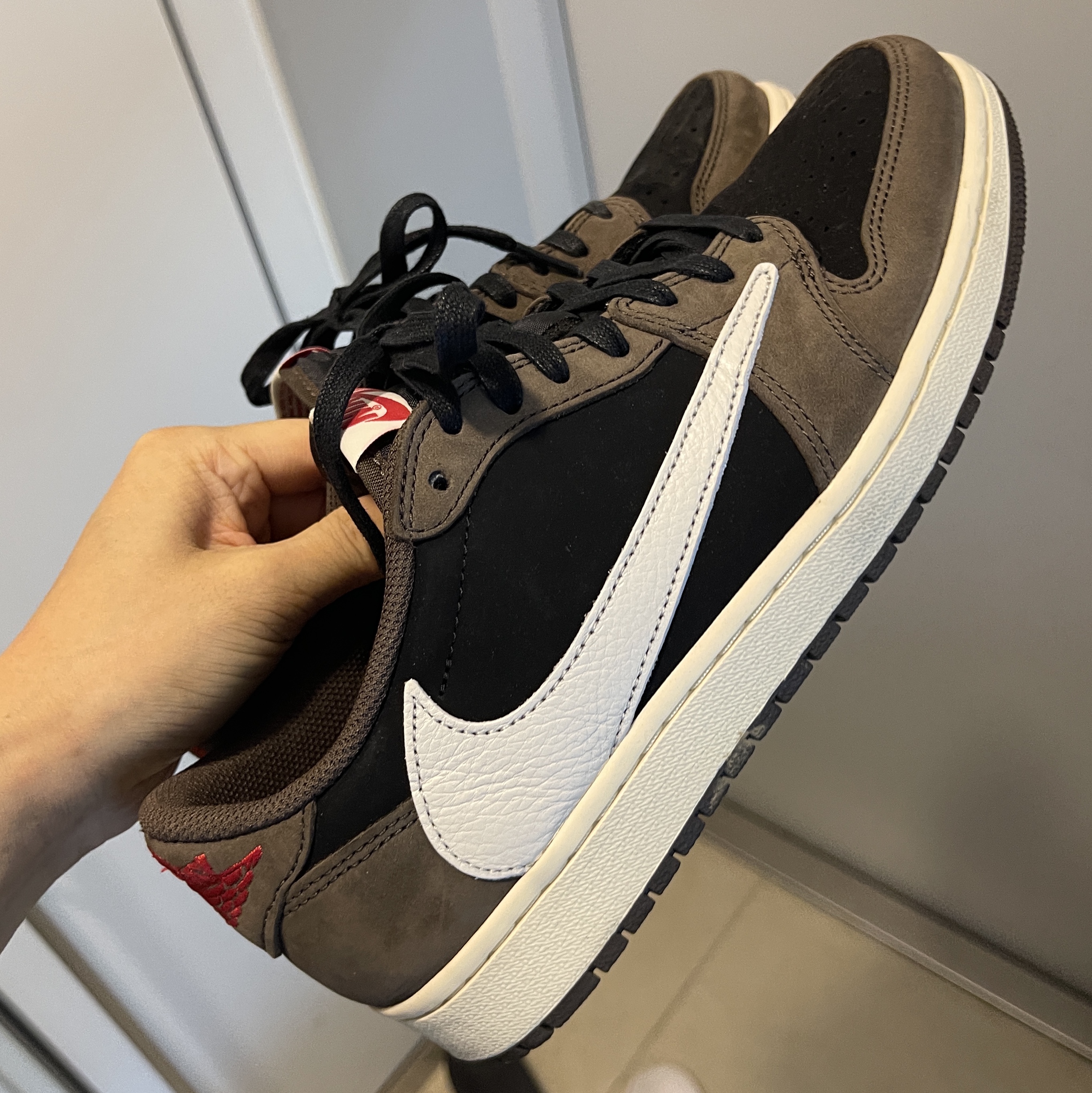 Jordan 1 x Travis Scott Retro Low OG SP Mocha 착용 스타일
