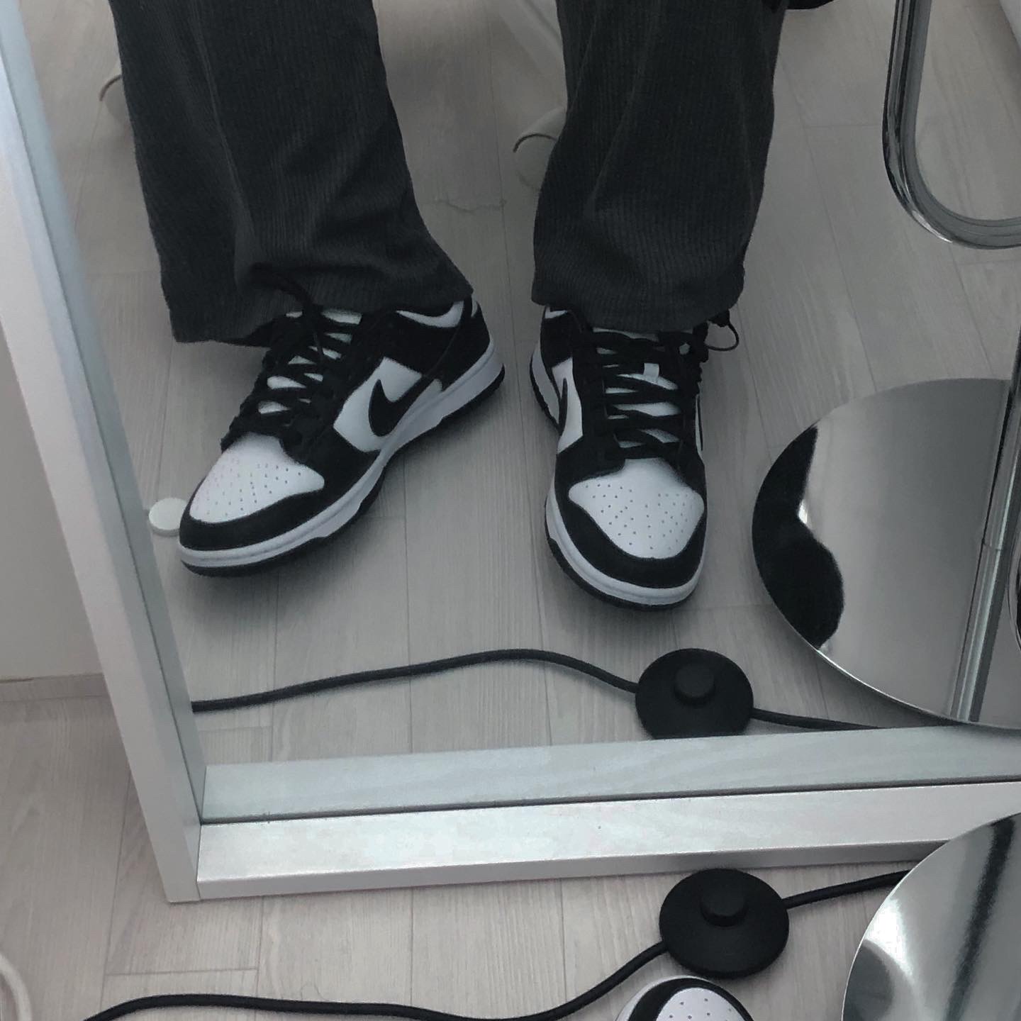 Nike Dunk Low Retro Black, Converse Chuck 70 Hi Black 착용 스타일 - 4