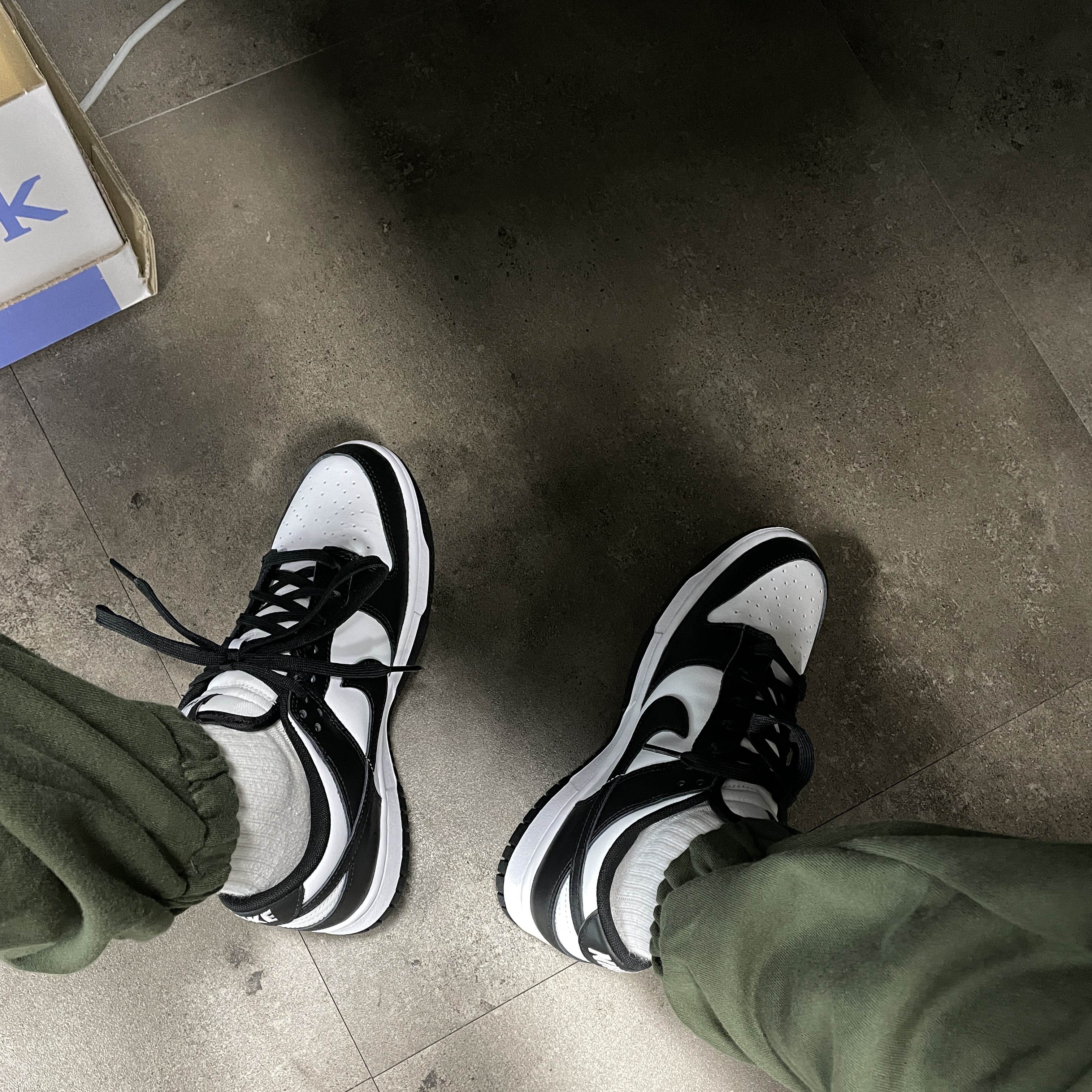 Nike Dunk Low Retro Black, Nike Dunk High Retro Game Royal 착용 스타일 - 3