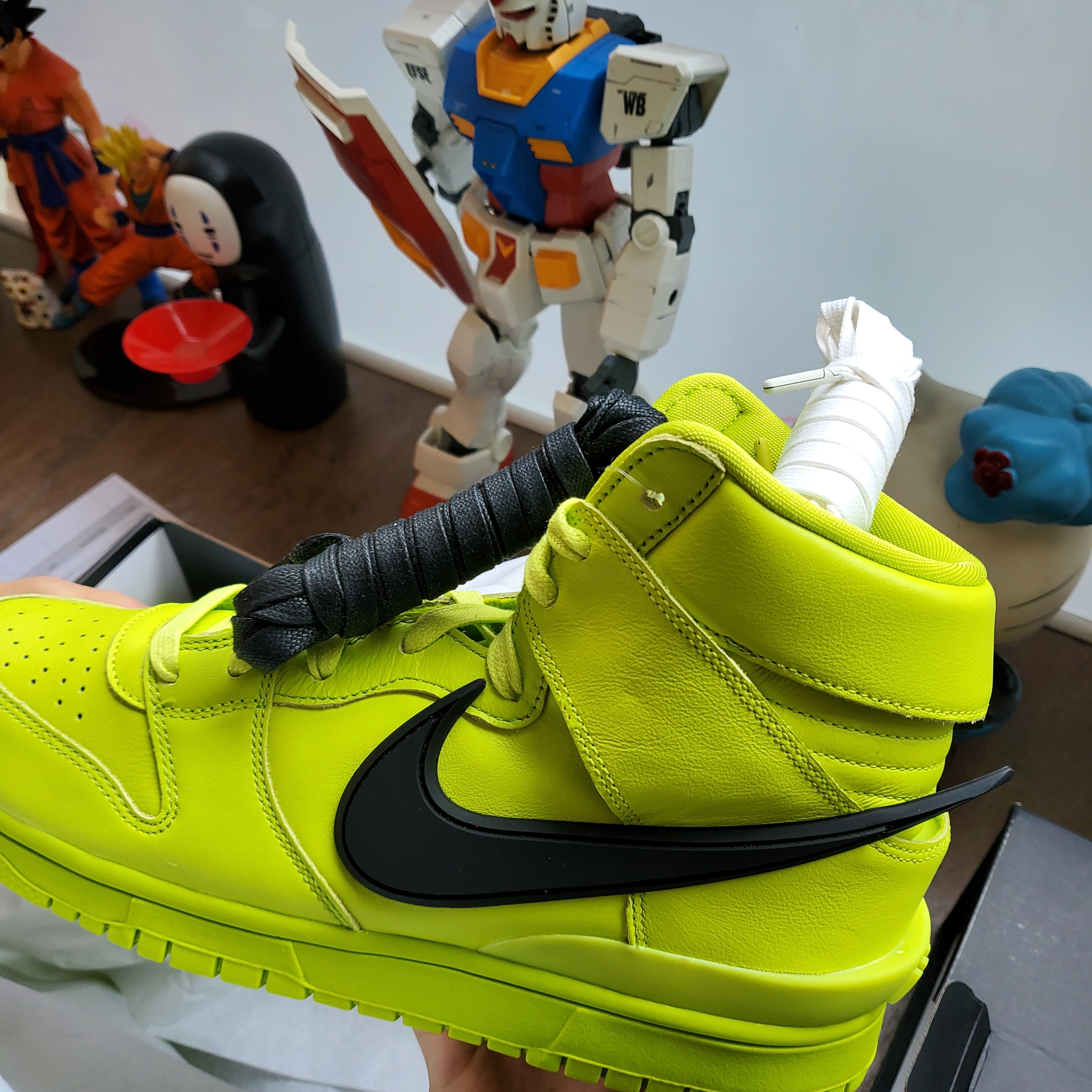 Nike x Ambush Dunk High Flash Lime 착용 스타일 - 3