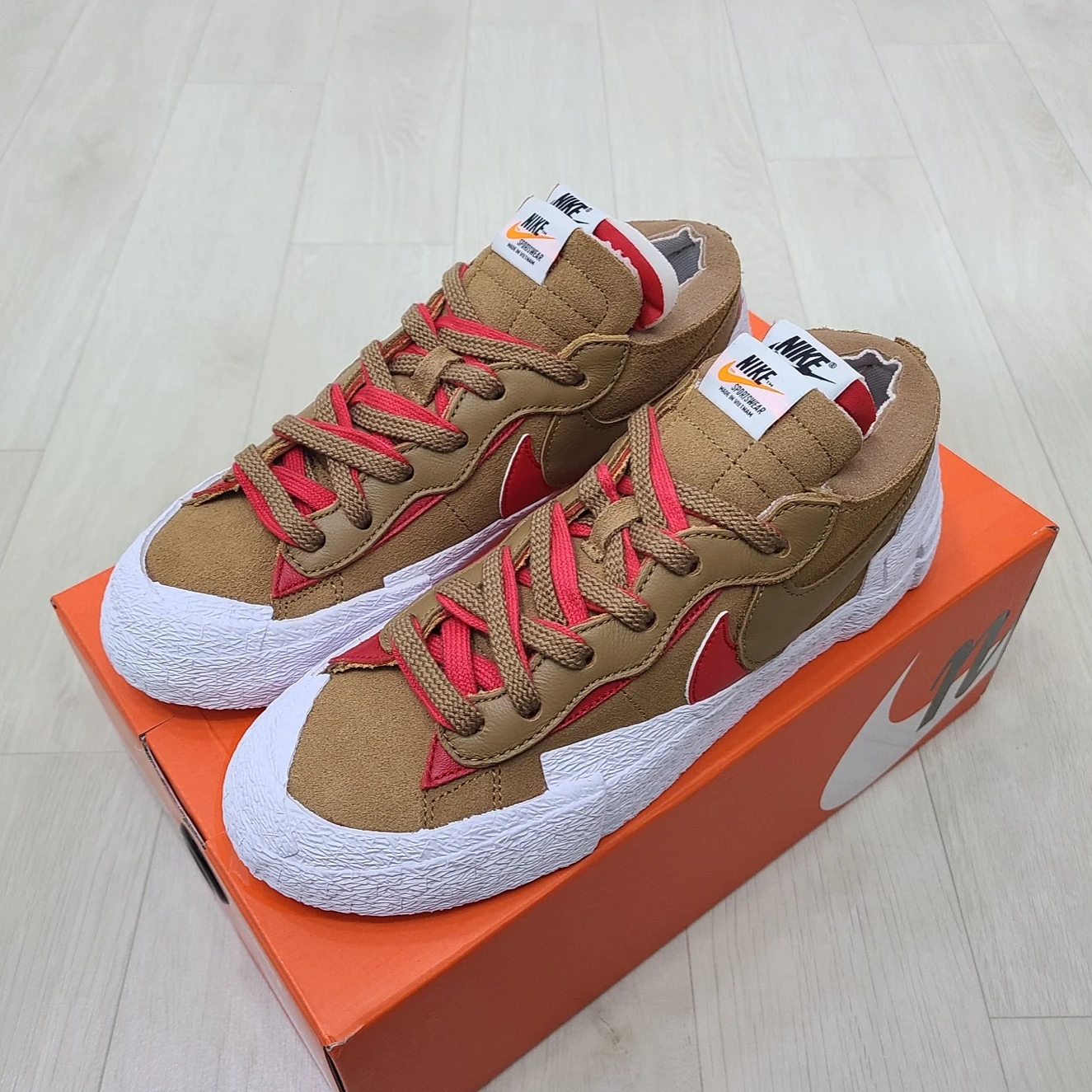 Nike x Sacai Blazer Low British Tan 착용 스타일 - 2