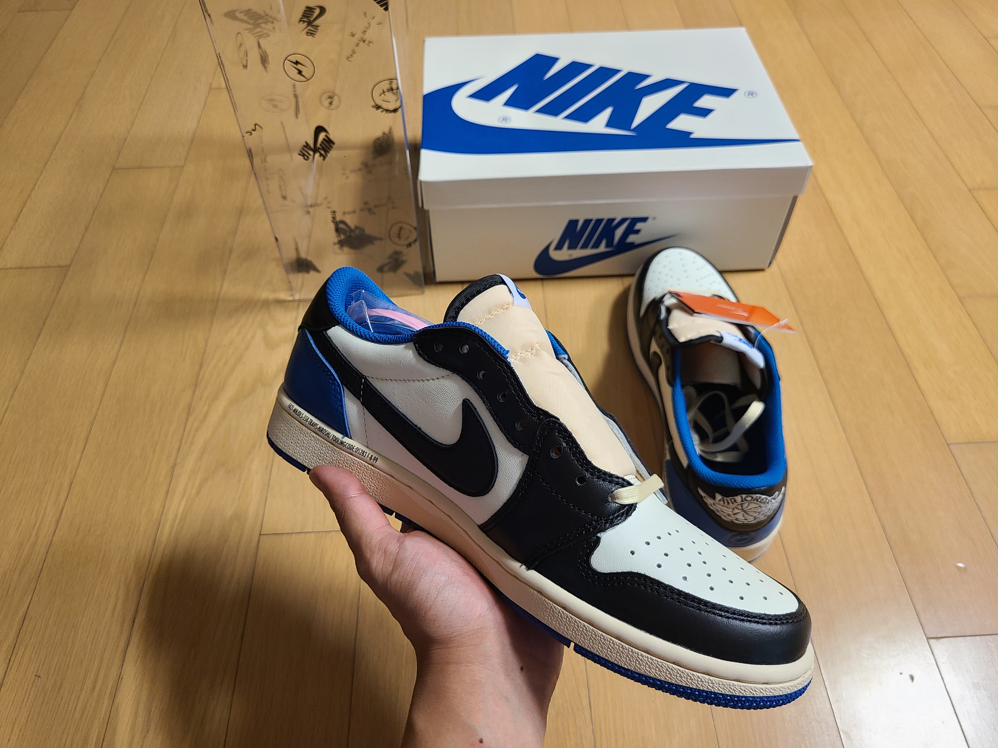 Jordan 1 x Travis Scott x Fragment Retro Low OG SP Military Blue 착용 스타일 - 3