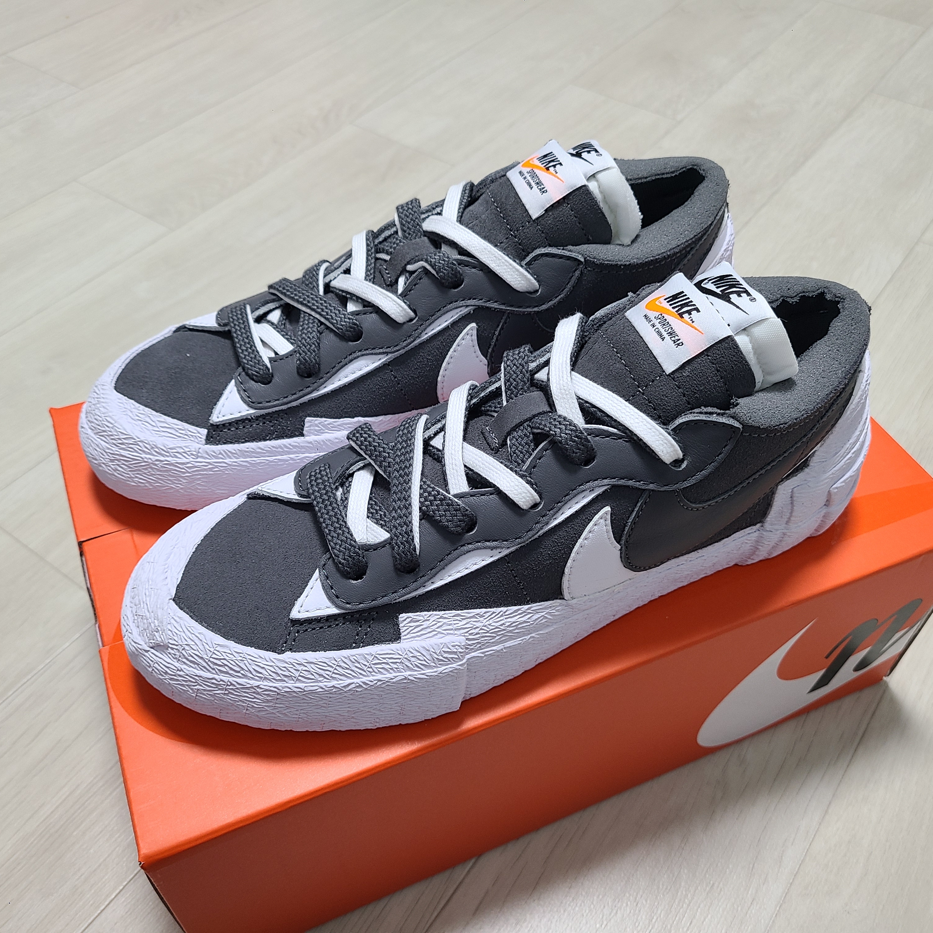 Nike x Sacai Blazer Low Iron Grey 착용 스타일 - 2