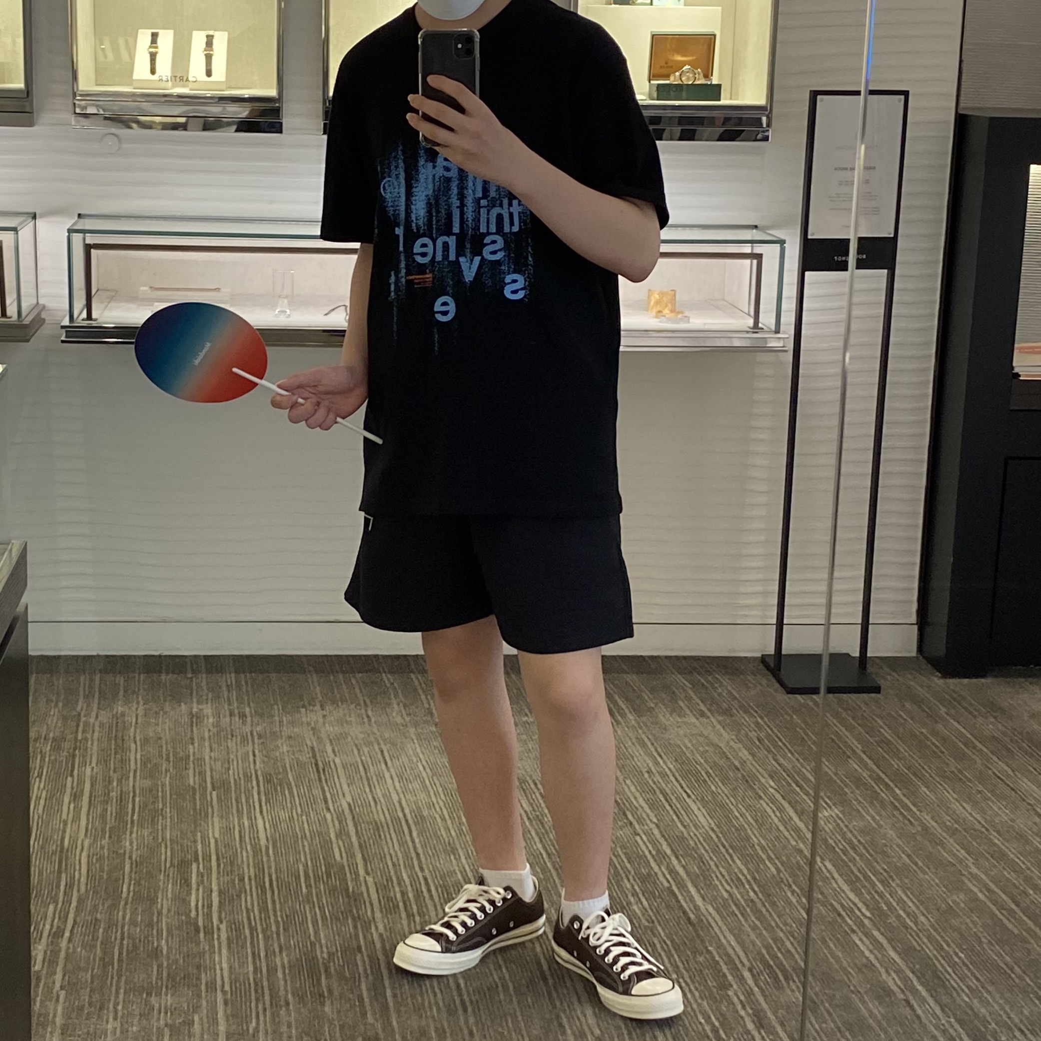 Converse Chuck 70 Ox Dark Root, Essentials Sweatshorts Black 2020 착용 스타일 - 1