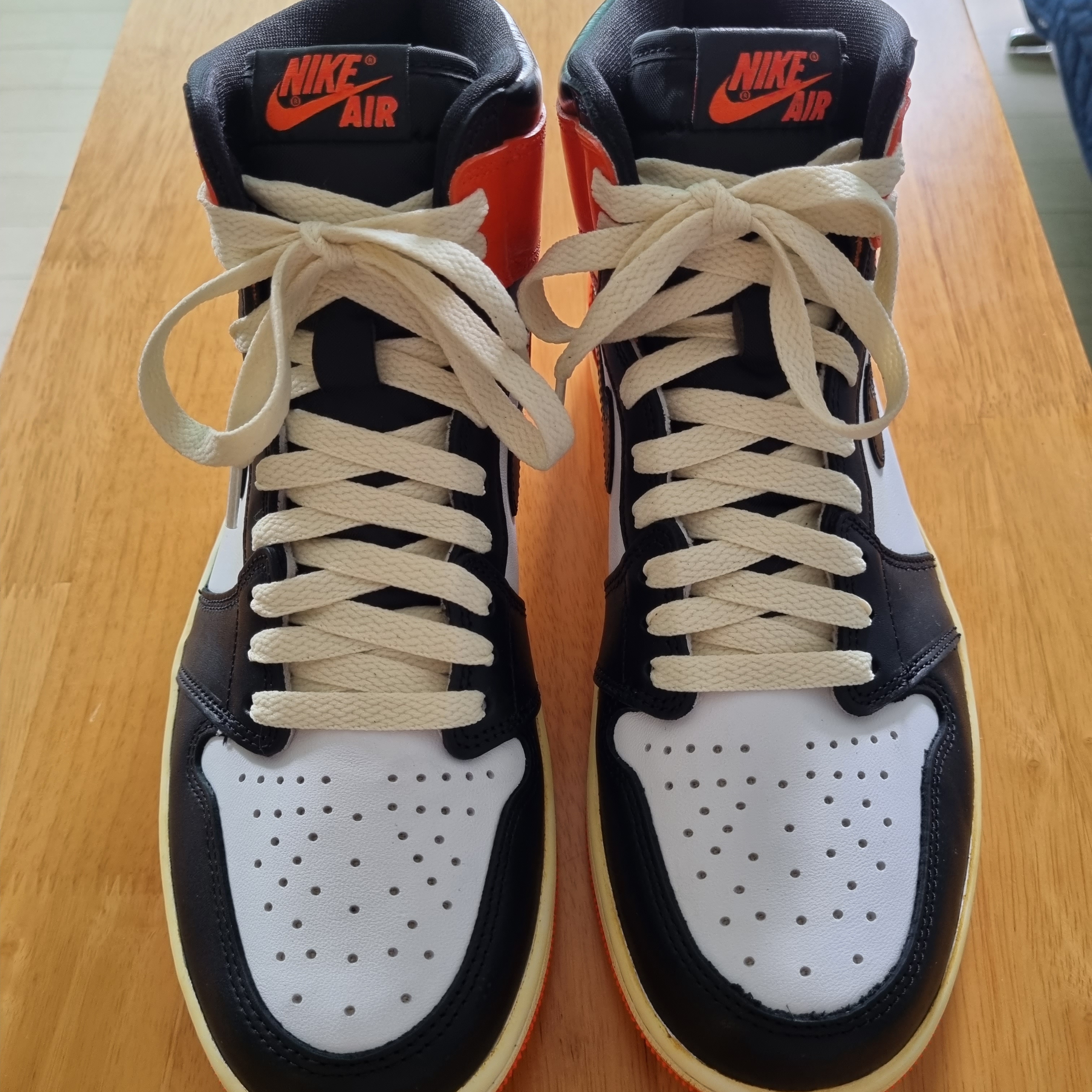 Jordan 1 Retro High OG Electro Orange 착용 스타일 - 2