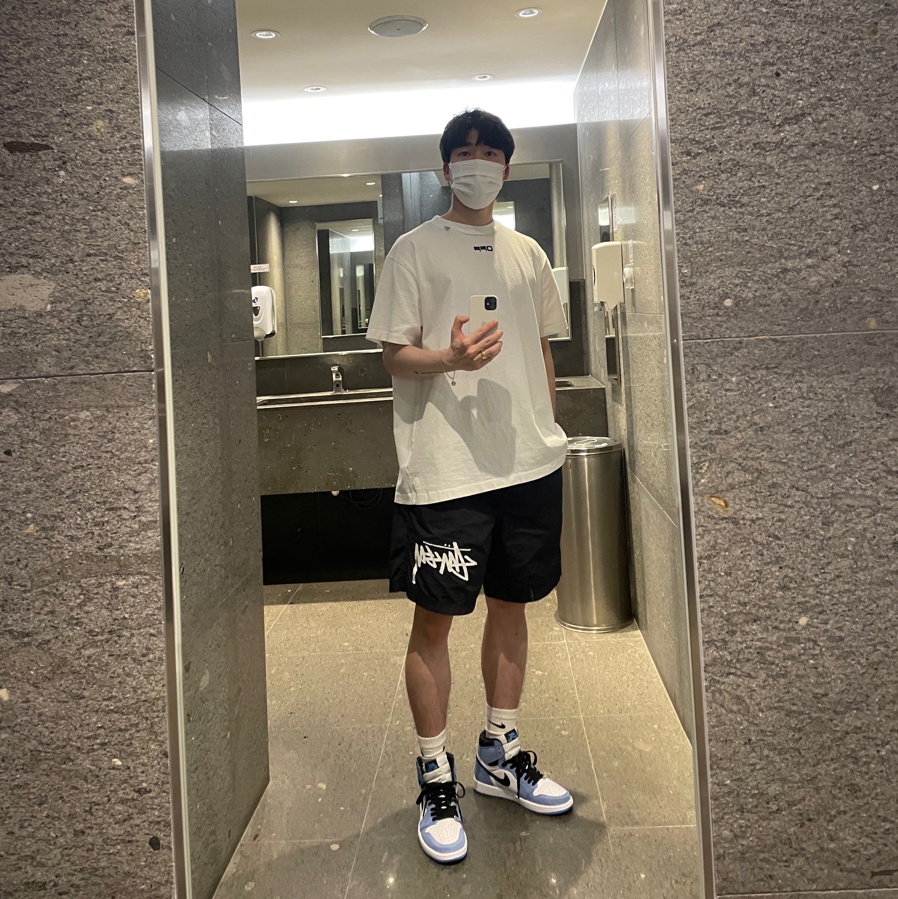 Jordan 1 Retro High OG University Blue, Nike x Stussy Water Shorts Off Noir 착용 스타일