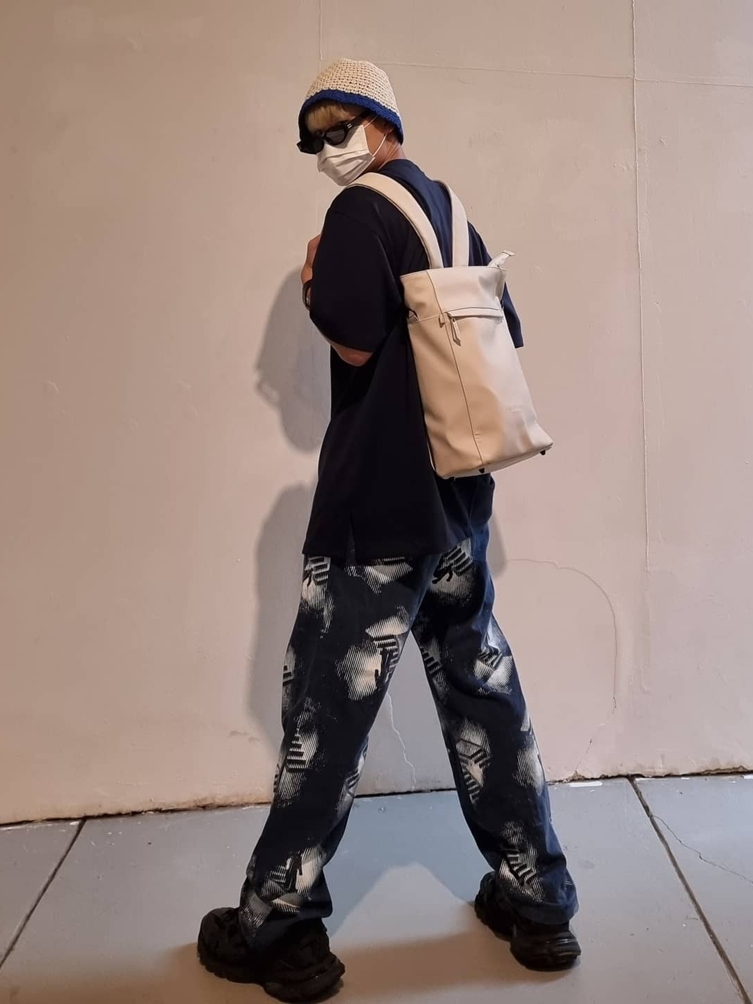 Balenciaga Track.2 Sneakers Black 착용 스타일 - 1