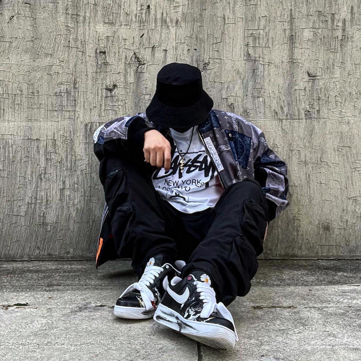 Stussy World Tour T-Shirt White, Nike x Peaceminusone Air Force 1 Low Para-Noise 착용 스타일