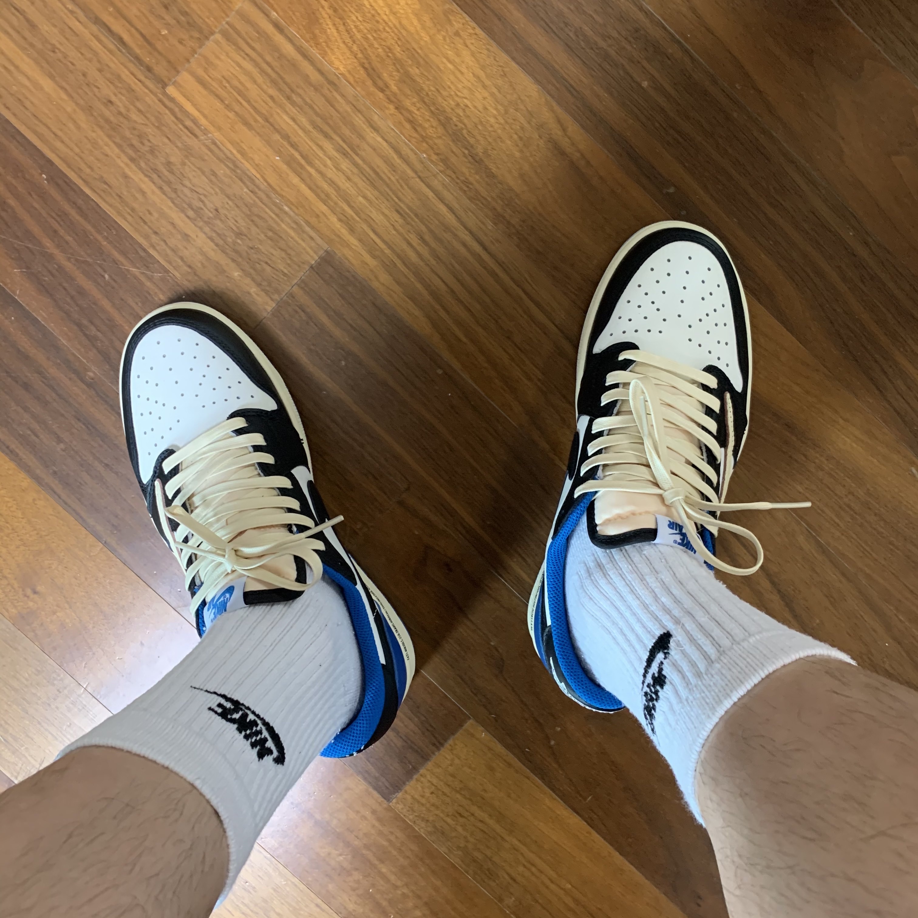 Jordan 1 x Travis Scott x Fragment Retro Low OG SP Military Blue 착용 스타일 - 4