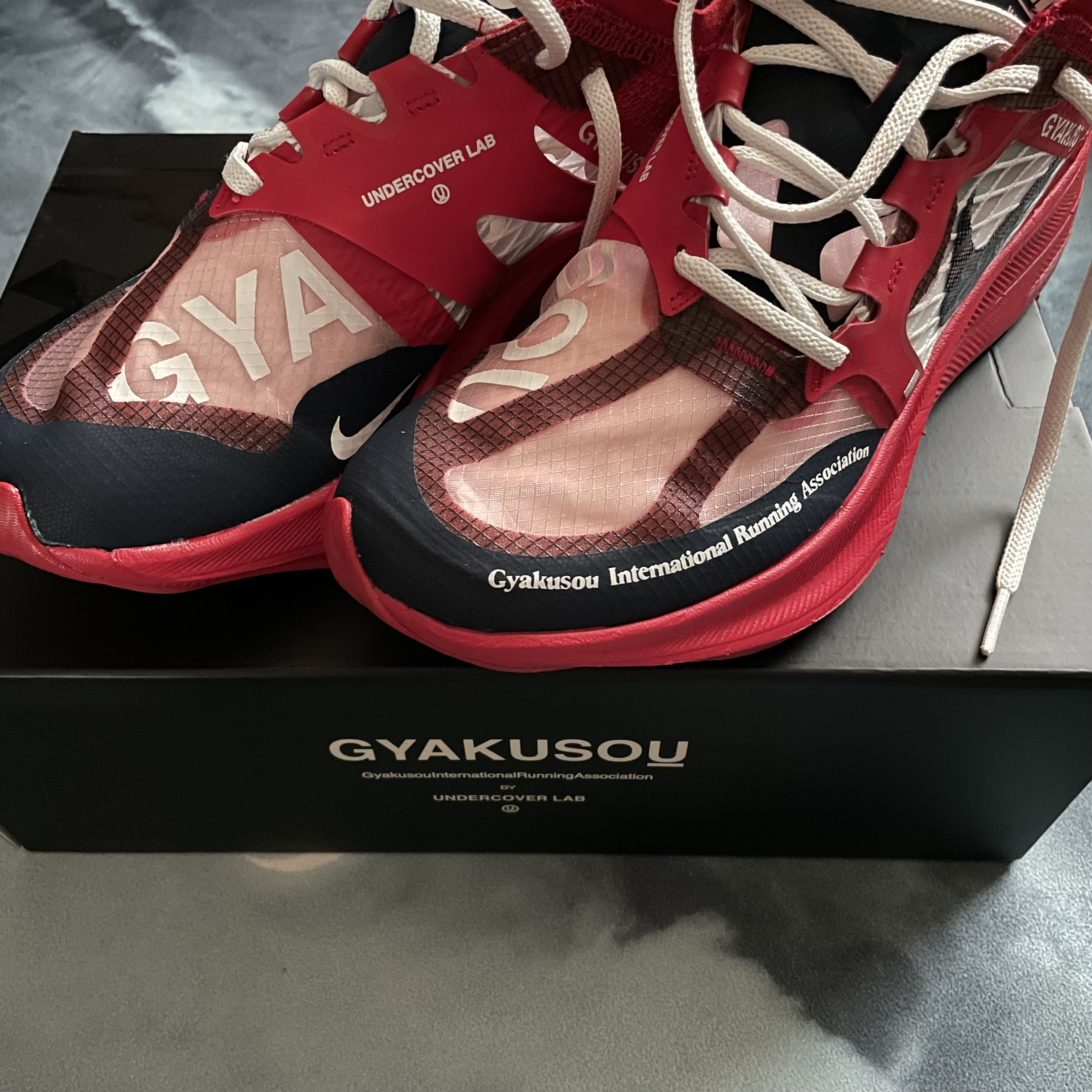 Nike x Undercover Gyakusou ZoomX VaporFly Next% University Red 착용 스타일 - 2