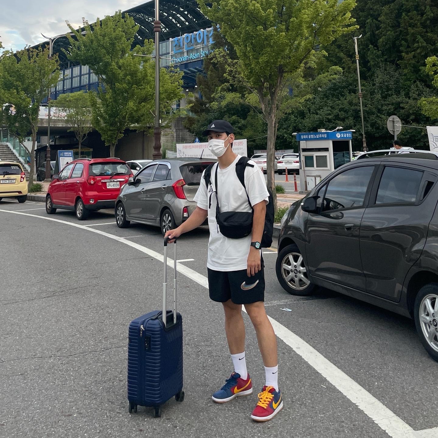Nike ACG Logo T-Shirt Summit White Black - US/EU, Nike ACG Be True Trail Shorts Black - Asia 착용 스타일 - 2