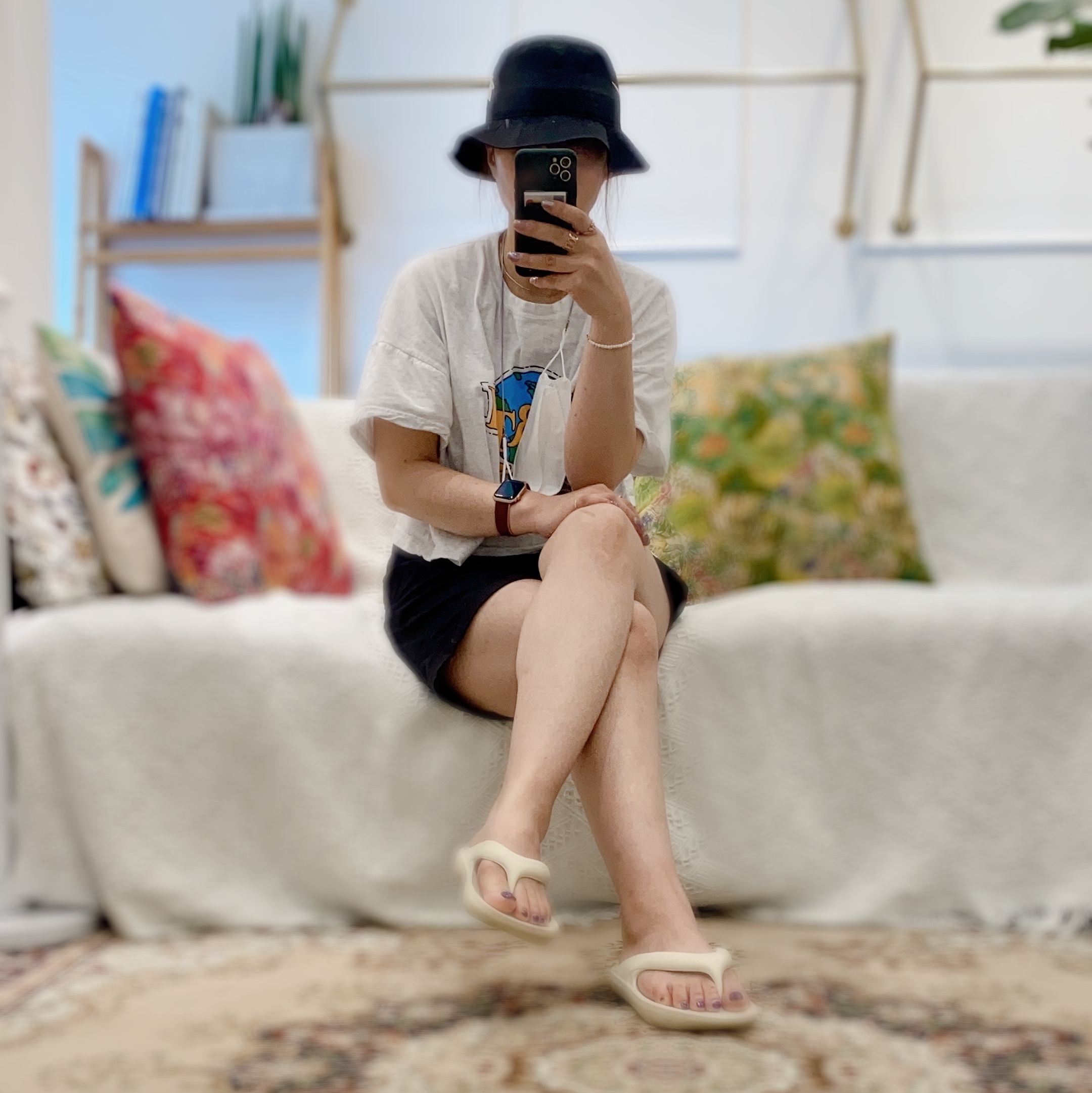 New Balance x Taw&Toe Flip Flop Ivory, Nike x Stussy Bucket Hat Black 착용 스타일