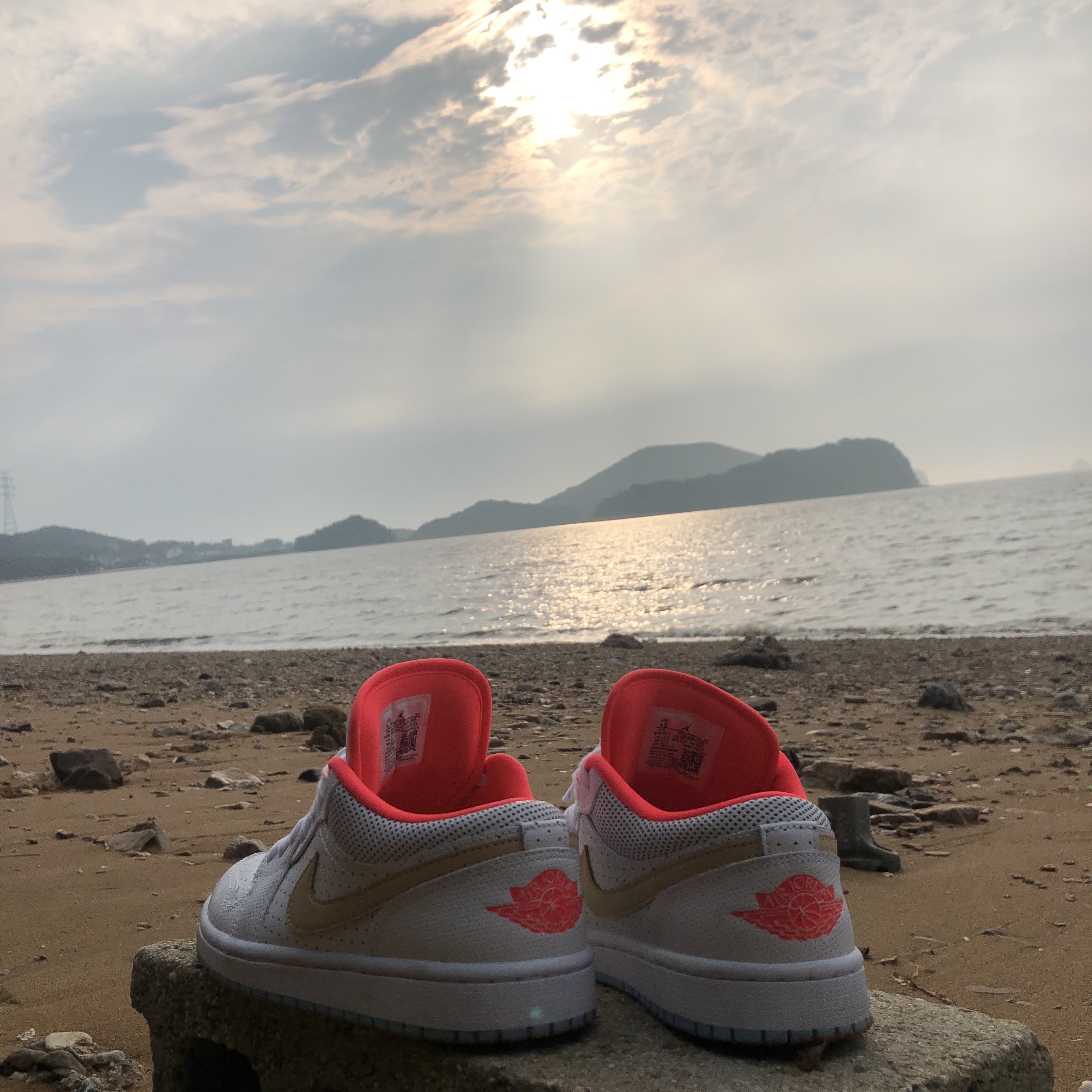 (W) Jordan 1 Low SE White Sesame 착용 스타일 - 3