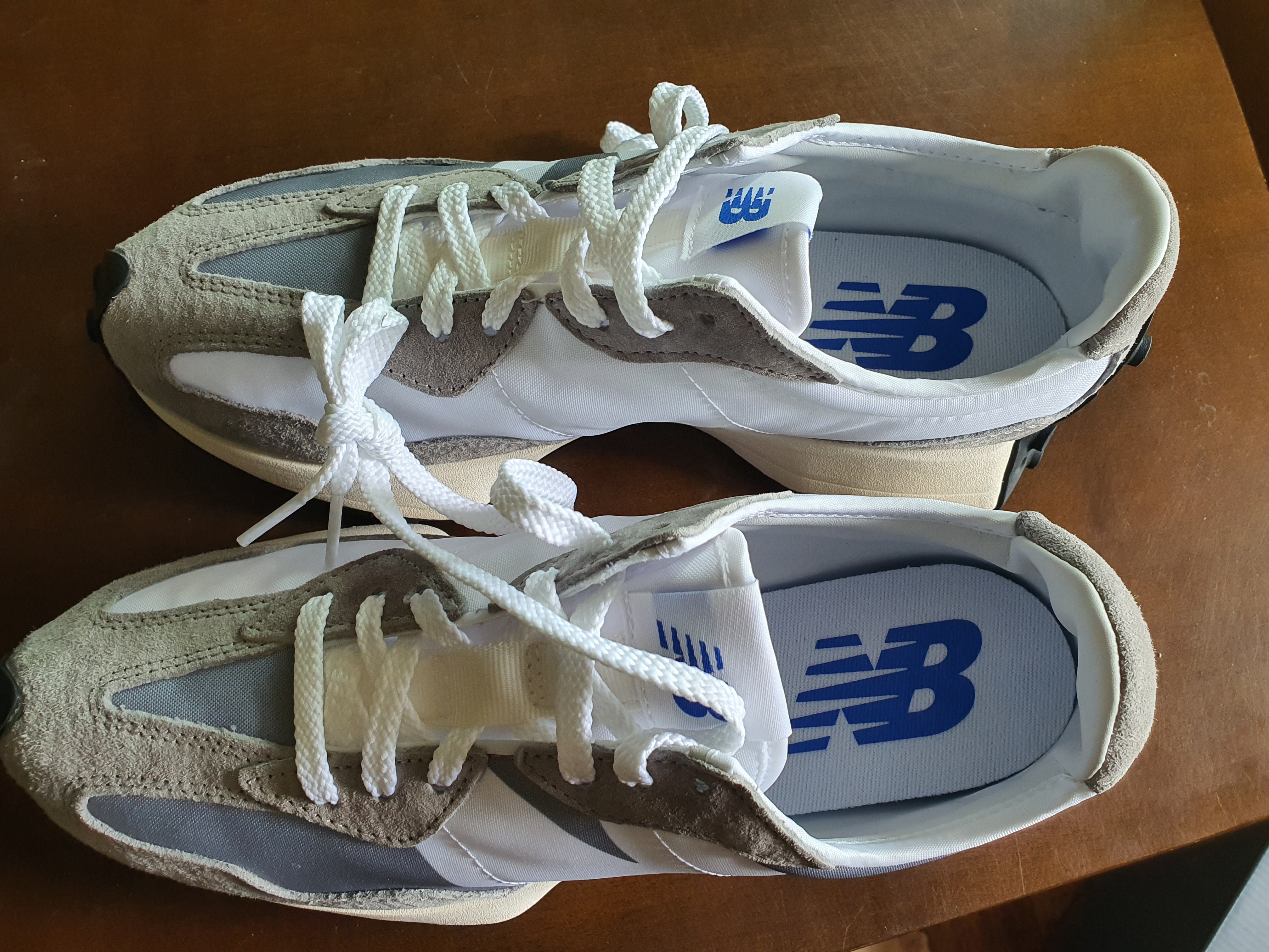New Balance 327 Grey 착용 스타일