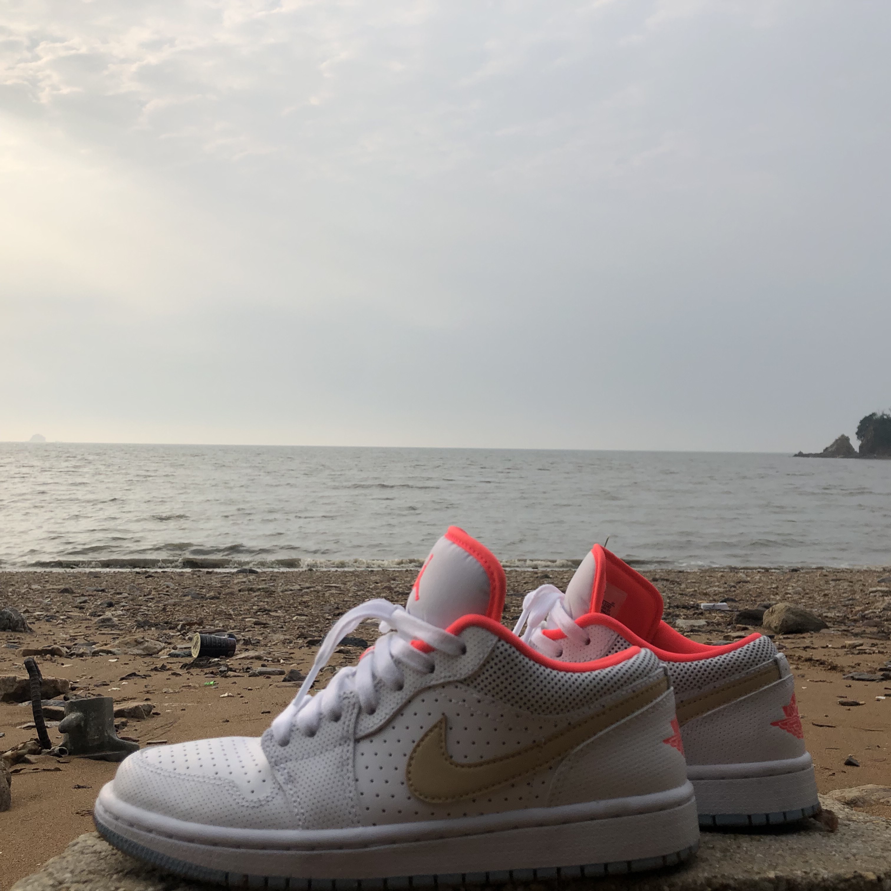(W) Jordan 1 Low SE White Sesame 착용 스타일 - 5