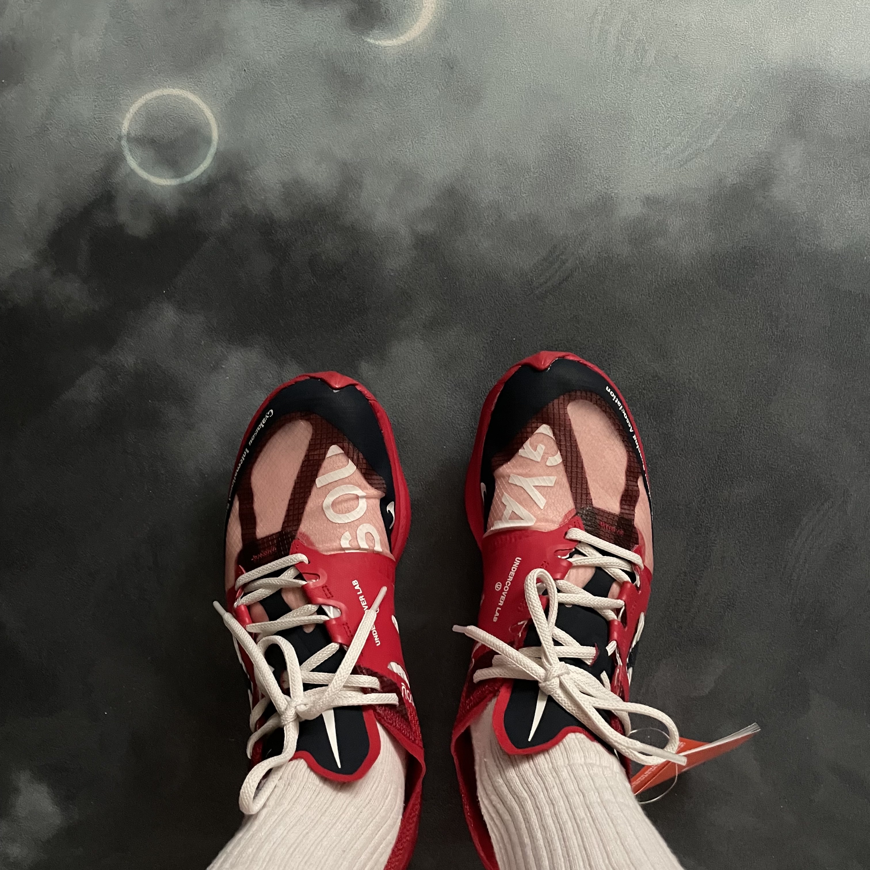 Nike x Undercover Gyakusou ZoomX VaporFly Next% University Red 착용 스타일 - 3