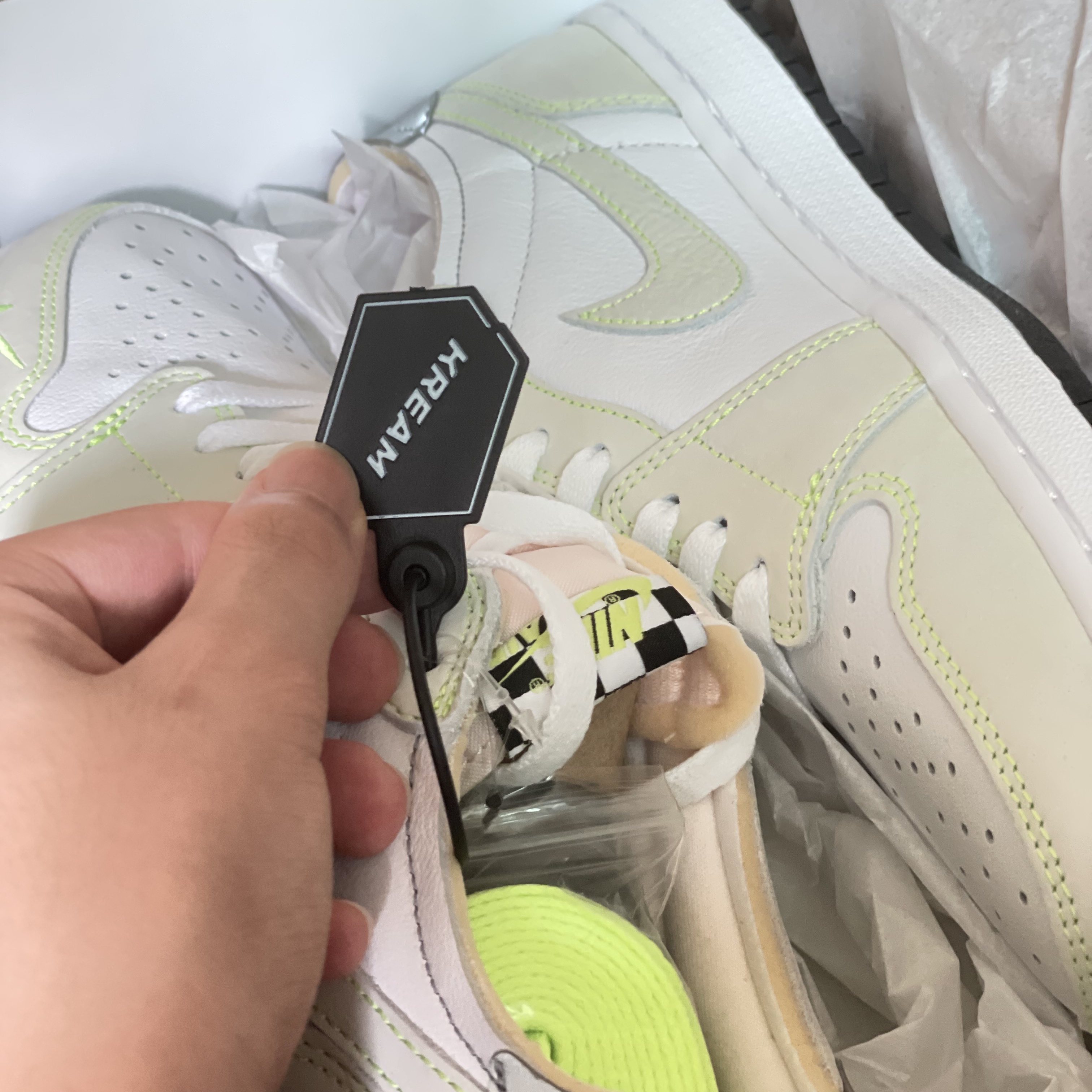 Jordan 1 Low OG Ghost Green 착용 스타일 - 3