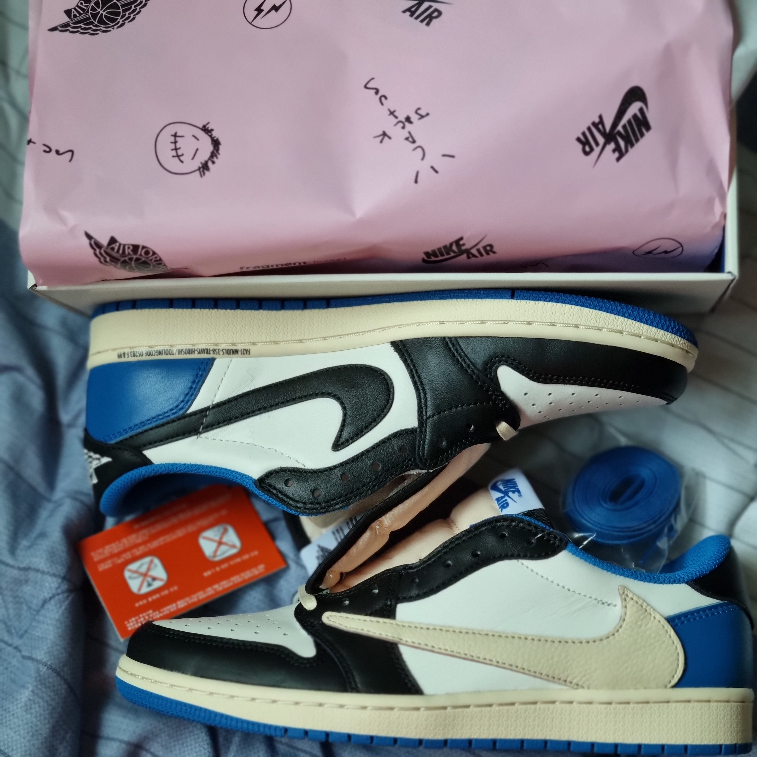 Jordan 1 x Travis Scott x Fragment Retro Low OG SP Military Blue 착용 스타일 - 2