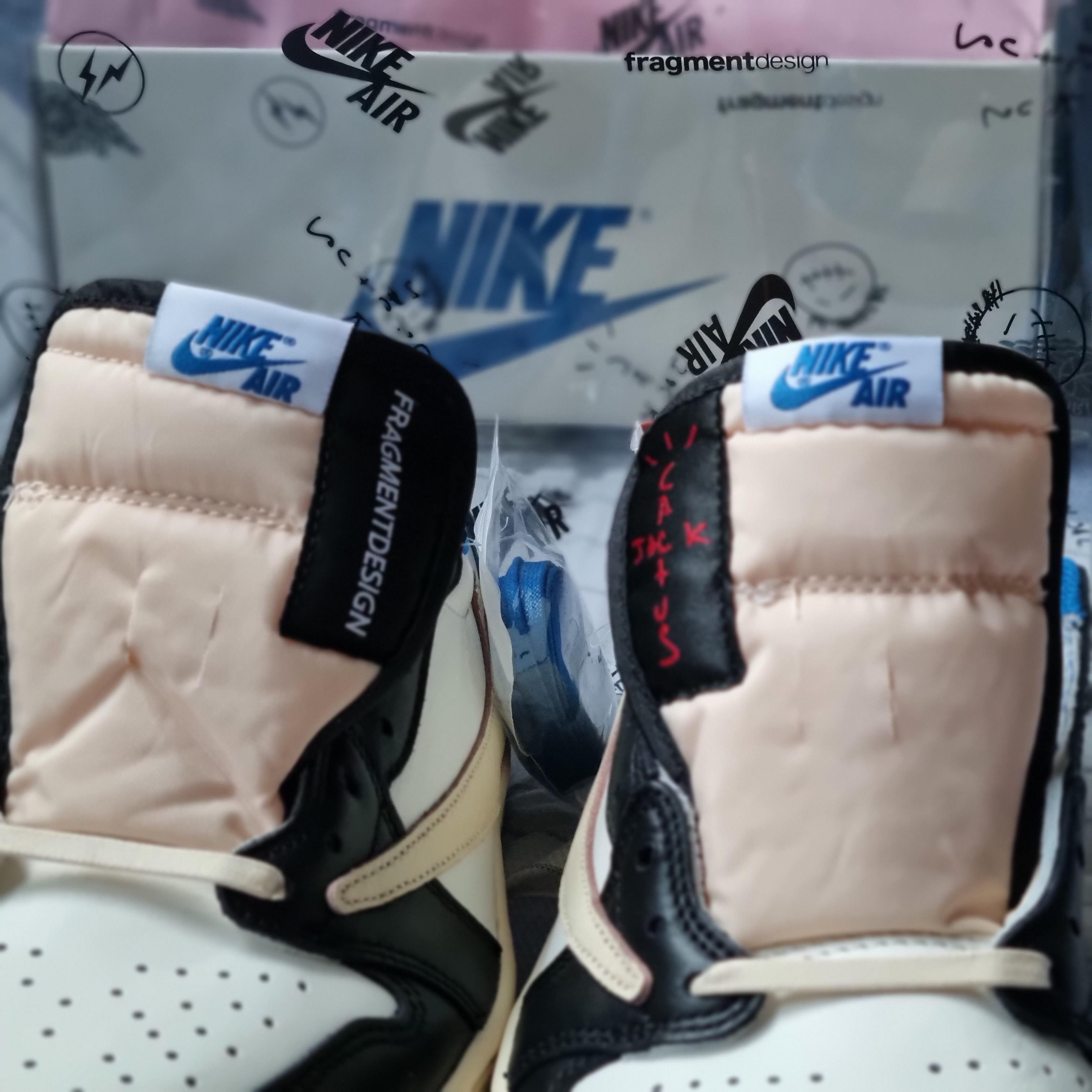 Jordan 1 x Travis Scott x Fragment Retro Low OG SP Military Blue 착용 스타일 - 4